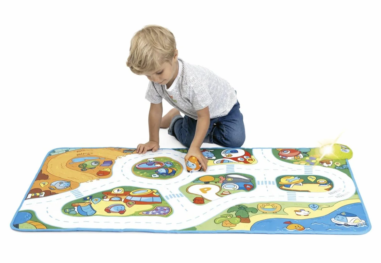 Chicco Elektroniczna mata do zabawy Turbo Ball Maxi 110 x 60 cm interaktywny dywan ze światłami i quizami 15 punktów interakcji 1 pojazd