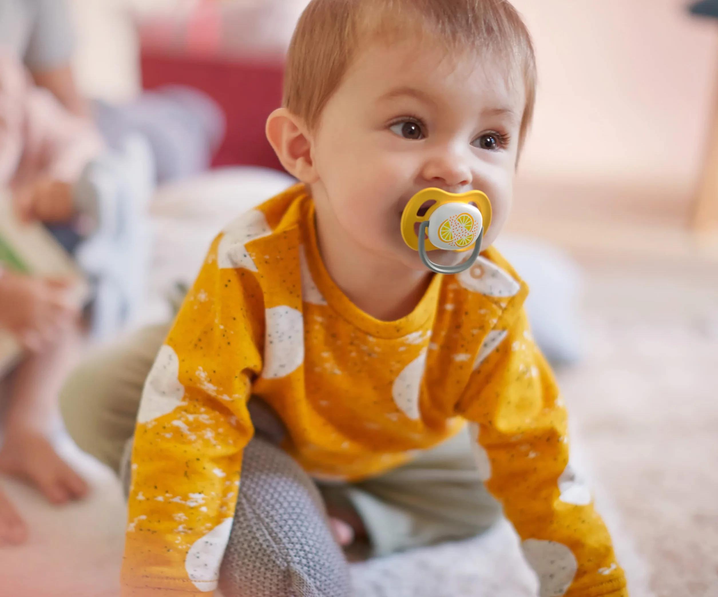 Smoczek Ultra Air Philips Avent, dla dzieci od 6 do 18 miesiąca życia, ortodontyczny i bez bisfenolu A, 2 szt., w zestawie sterylizator/torba do przenoszenia, SCF080/18