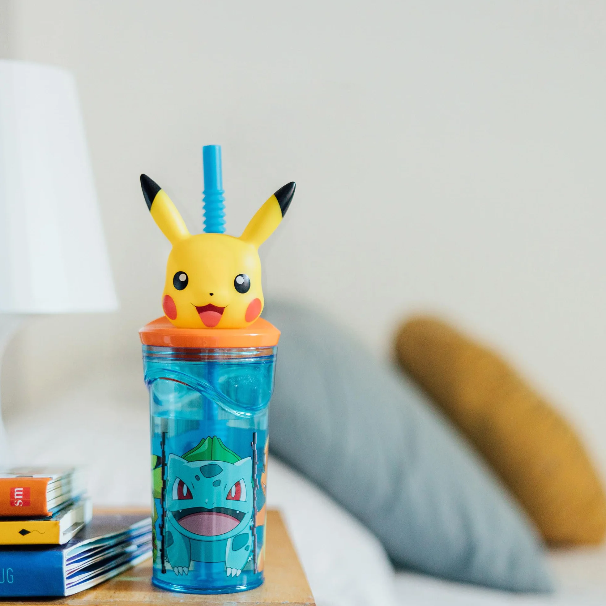 POKEMON DISTORSION Kubek z plastiku BEZ BPA 430 ml z figurką 3D na pokrywce