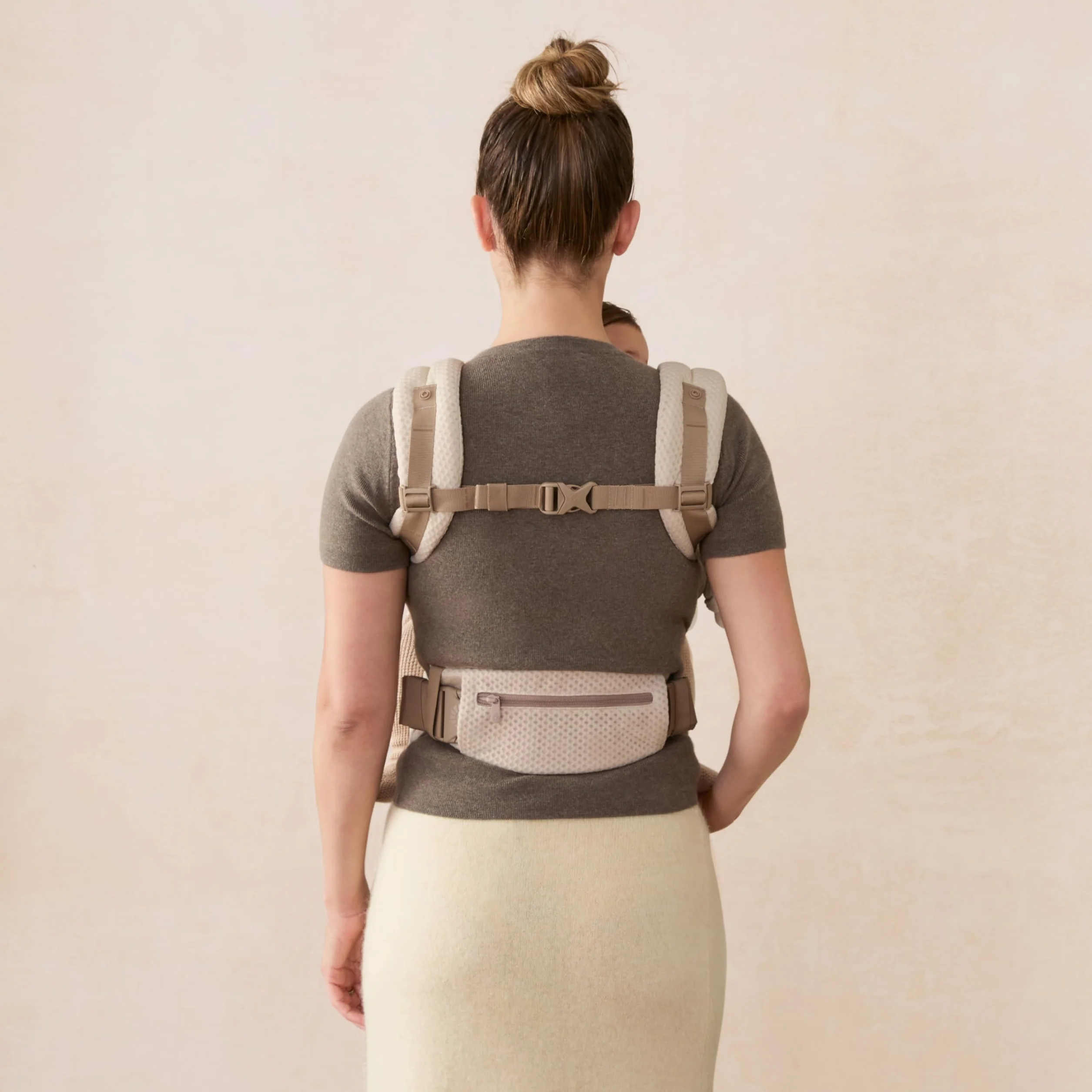 Ergobaby Omni Deluxe uniwersalny nosidełko dla noworodków od urodzenia do 20 kg, ergonomiczny 4-pozycyjny siatkowy nosidełko, plecak, system podróżny, naturalny beż