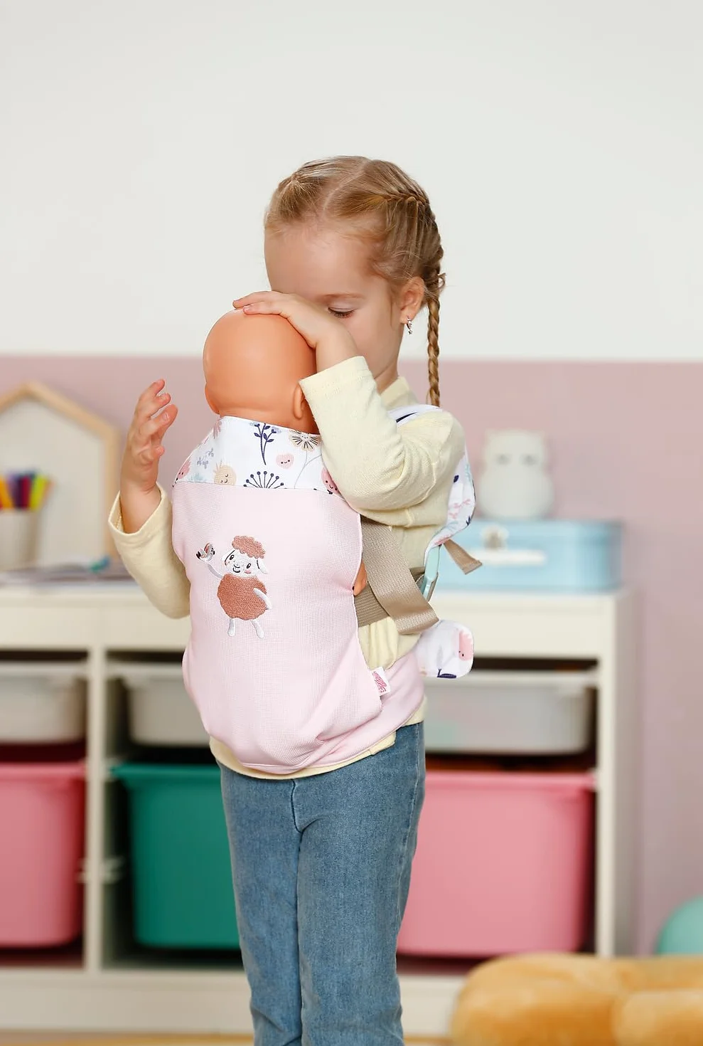 BABY born Nosidełko dla niemowląt, nosidełko dla lalek dla dzieci z 2 kierunkami widzenia i regulowanym paskiem w kolorze różowym z detalami kwiatowymi, nadaje się do lalek o długości 36 i 43 cm