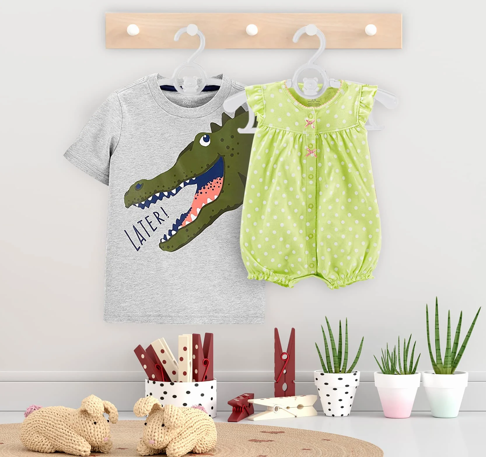 Anstore Zestaw 20 szt. wieszaków plastikowych do pokoju dziecięcego z oszczędzającymi miejsce haczykami, rozsuwane wieszaki na ubrania dla niemowląt i małych dzieci, antypoślizgowe, kolor szary