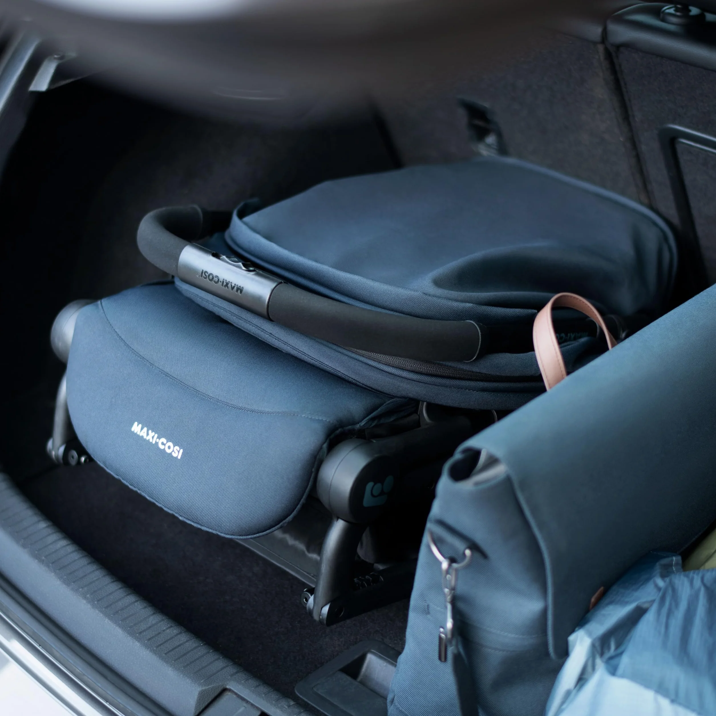 Maxi-Cosi Lara2 Wózek dziecięcy, 0–4 lata, 0–22 kg, Wózek spacerowy, Lekki wózek, 3 pozycje, Pozycja płaska, Automatyczne składanie, Pasek na ramię, Essential Graphite