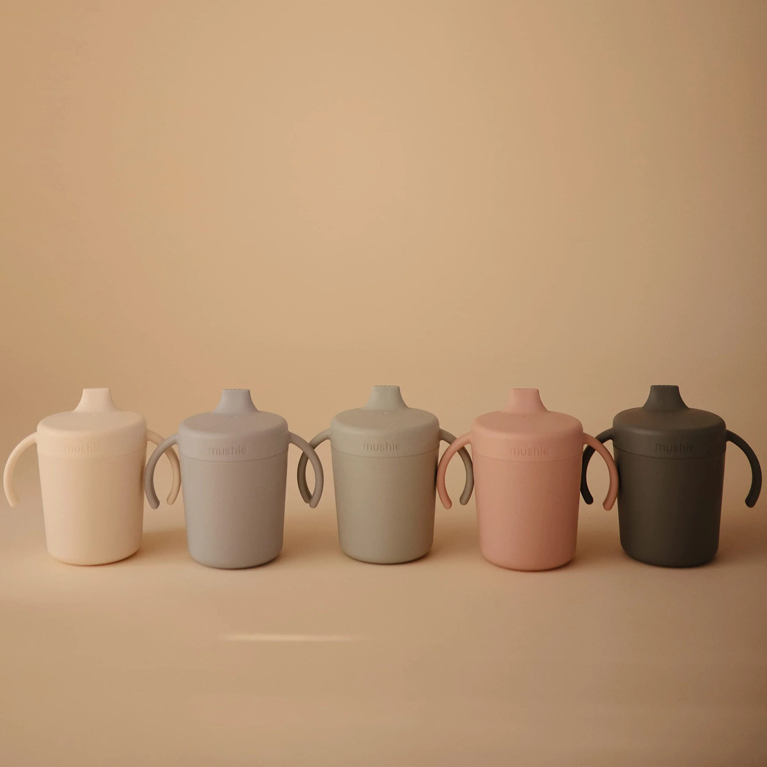 Mushie Trainer Sippy Cup – kubek dla niemowląt bez BPA, ze zdejmowaną pokrywką i uchwytami ułatwiającymi trzymanie – nadaje się do mycia w zmywarce, zaprojektowany w Danii kubek dla maluchów dla