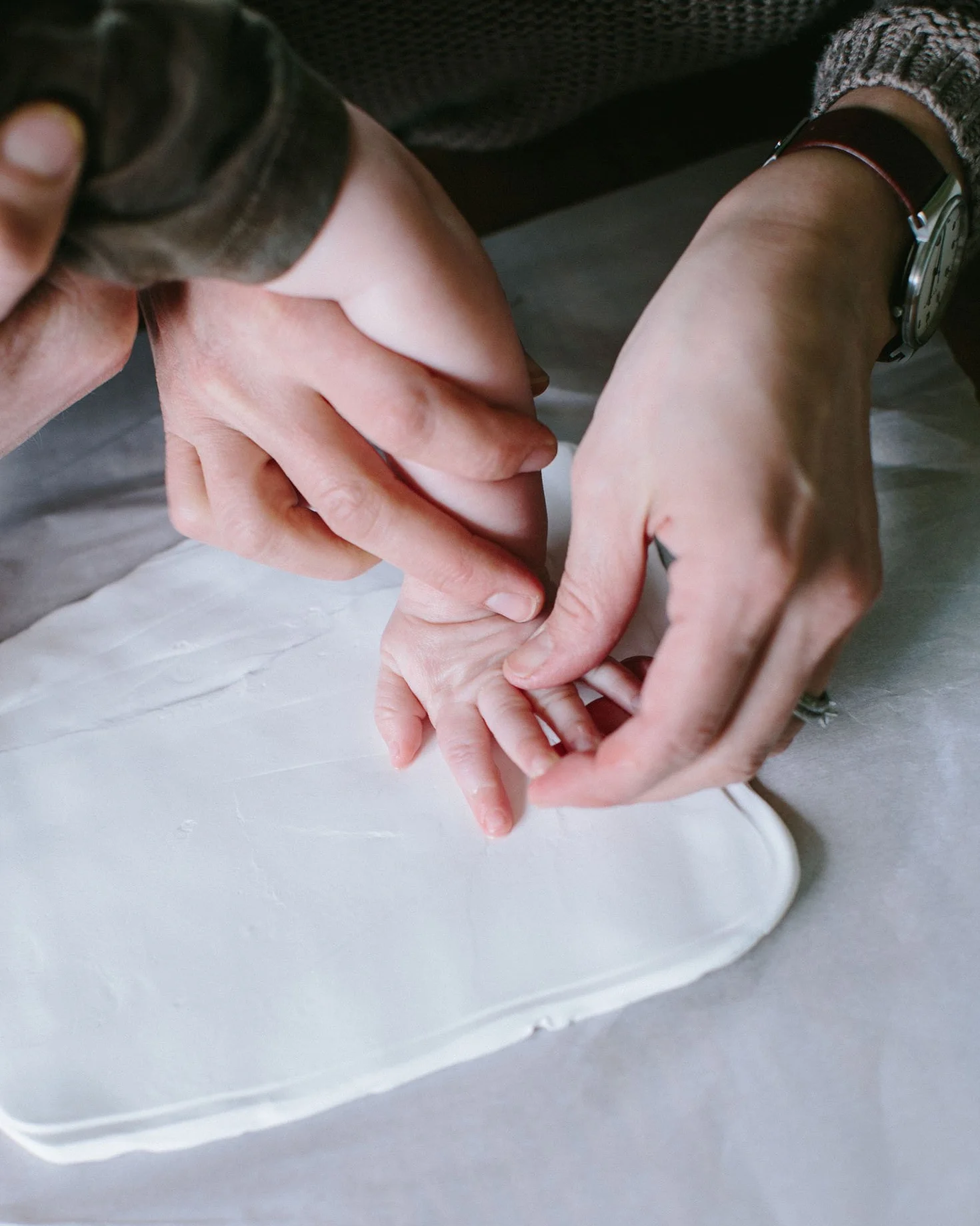 Pearhead Odciski niemowląt noworodka odcisk dłoni i odcisk stopy luksusowa ramka na pamiątkę, nowa mama prezent na niedzielę matki, Dzień Matki, P63000-N