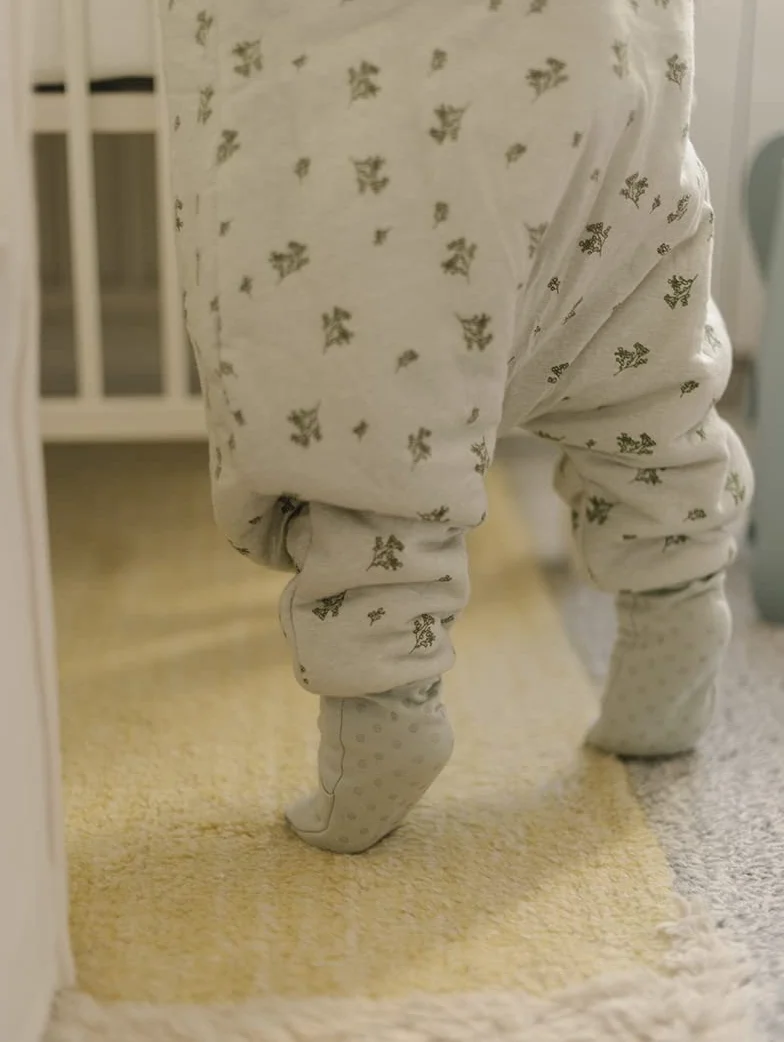 molis&co. Śpiwór ze stopami i skarpetkami. 2.5 TOG. 2 lata Idealny na czas i zimę. Botany Green. 100% bawełna, Botaniczna zieleń