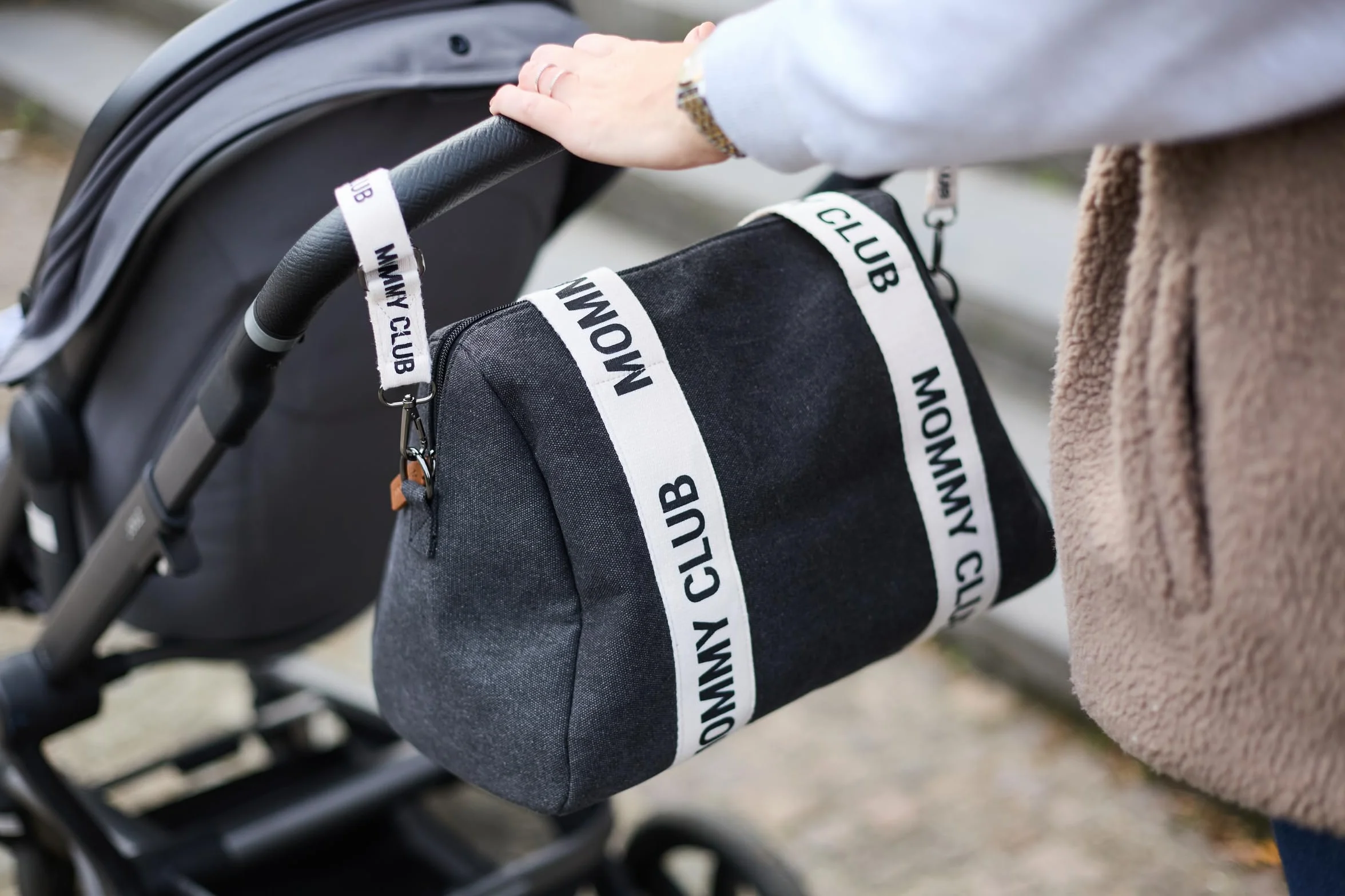 CHILDHOME, Torba na pieluchy dla niemowląt, torba Mommy Bag, materac do przewijania niemowląt w zestawie, wiele miejsc, wiązania do wózka, pasek na ramię, skóra wegańska, 22 l, podpis Mommy Club,