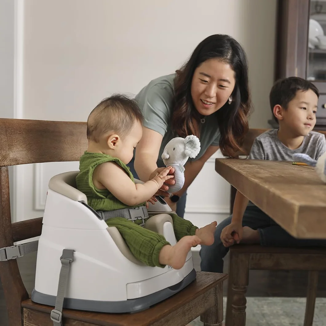 Ingenuity Baby Base 2 w 1 fotelik dziecięcy fotel podwyższający siedzisko do jadalni i karmienia dla małych dzieci ze zdejmowaną tacą
