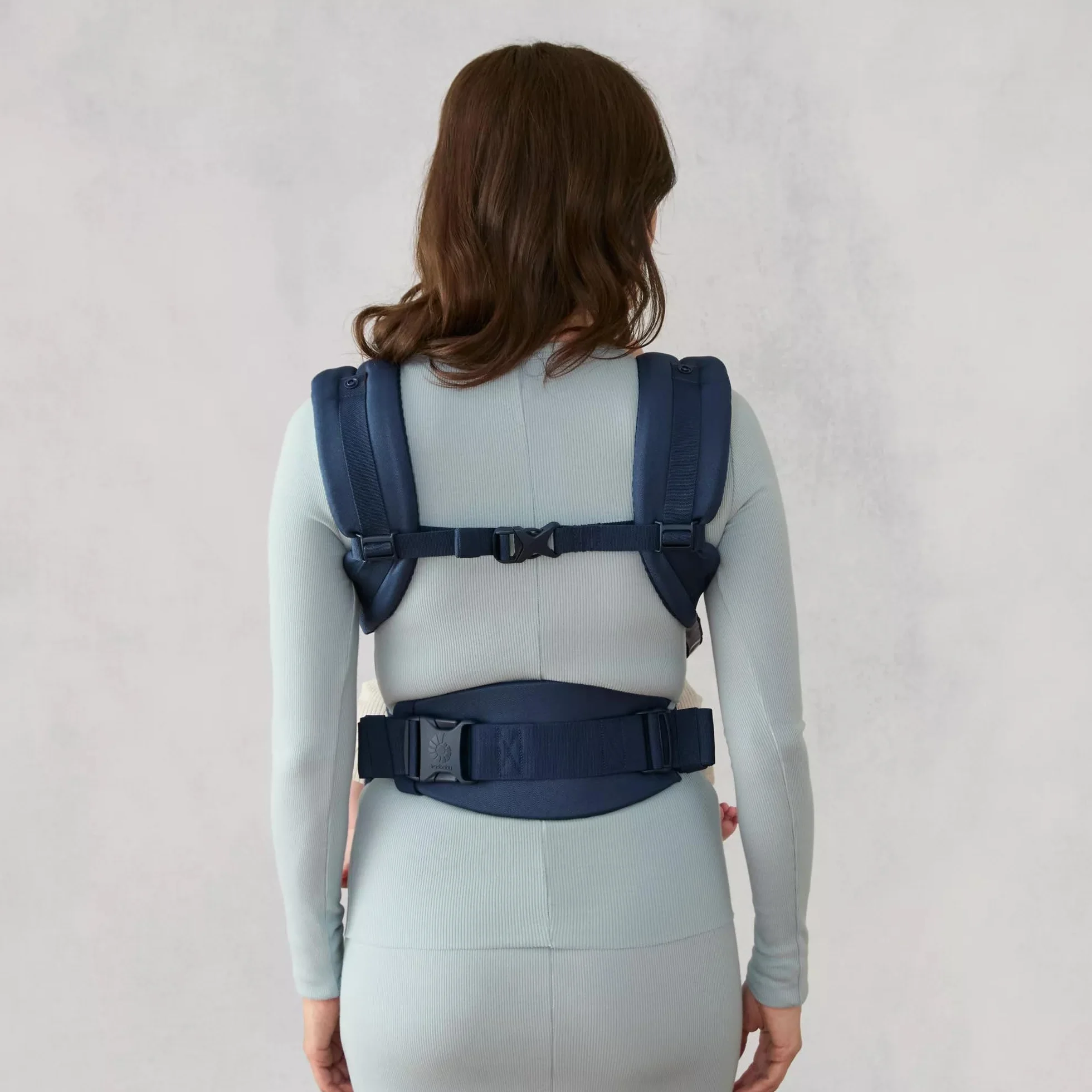 Ergobaby Nosidełko, 4-pozycyjna siatka Omni 360 Cool Air Mesh dla noworodka i malucha (0-4 lat), ergonomiczny nosidełko i plecak dla dziecka, Midnight Blue