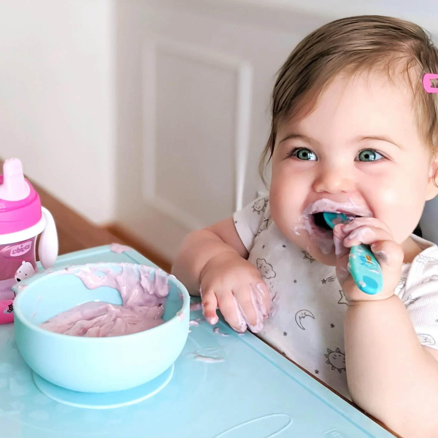 Chicco Pierwsza Łyżeczka do Nauki Samodzielnego Jedzenia, Zakrzywiona i Ergonomiczna, Dla Dzieci od 8m+, jasno niebieska
