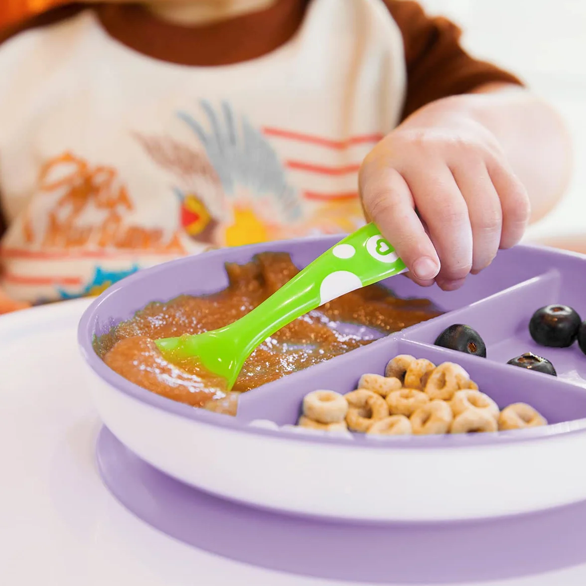 Munchkin Talerze Stay Put dla Dzieci i Niemowląt, Talerz z Przyssawką, bez BPA, Różowy/Fioletowy, 2 Sztuki