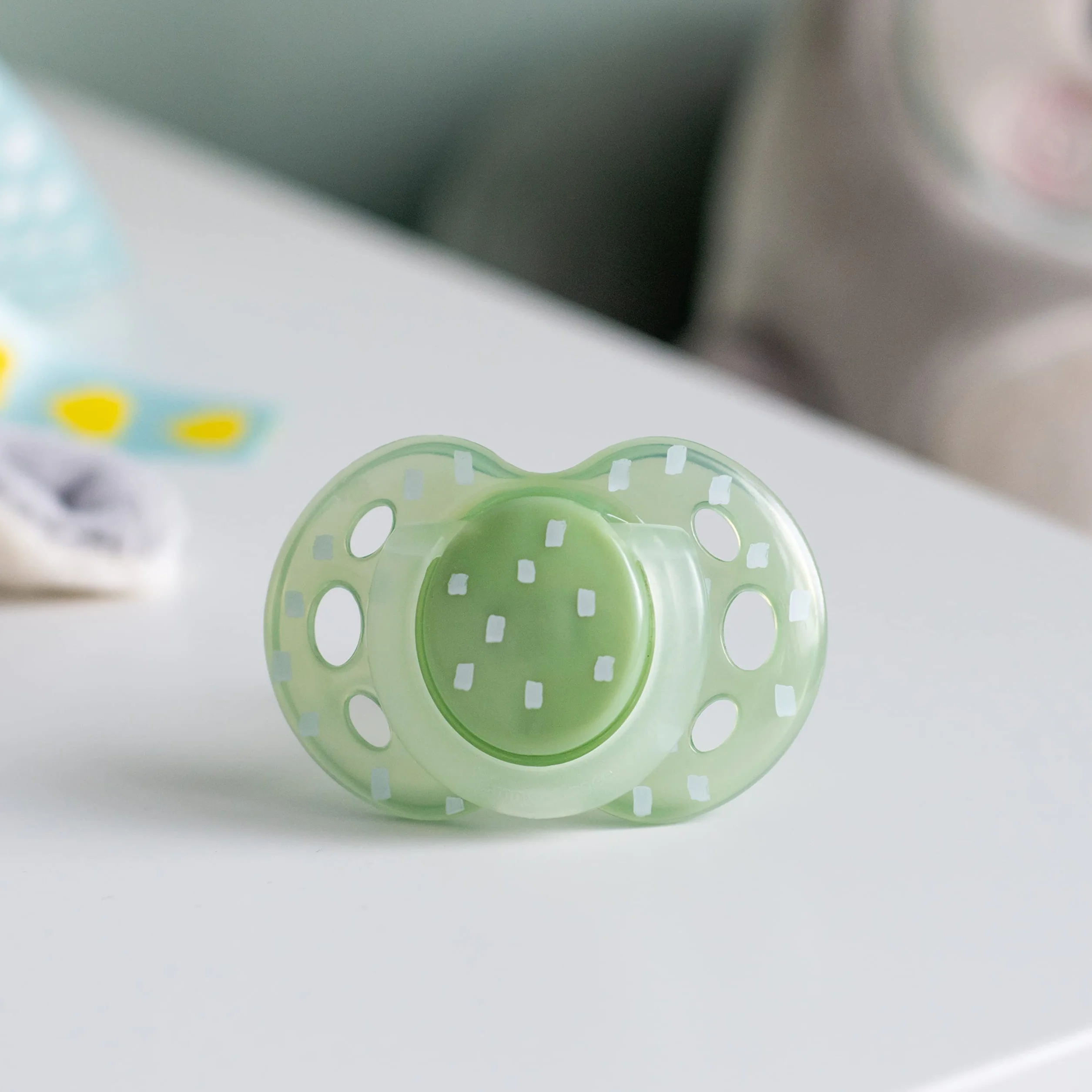 Tommee Tippee Zabawny smoczek ortopedyczny symetryczny silikon nie zawiera BPA 18-36 miesięcy 6 sztuk zielony
