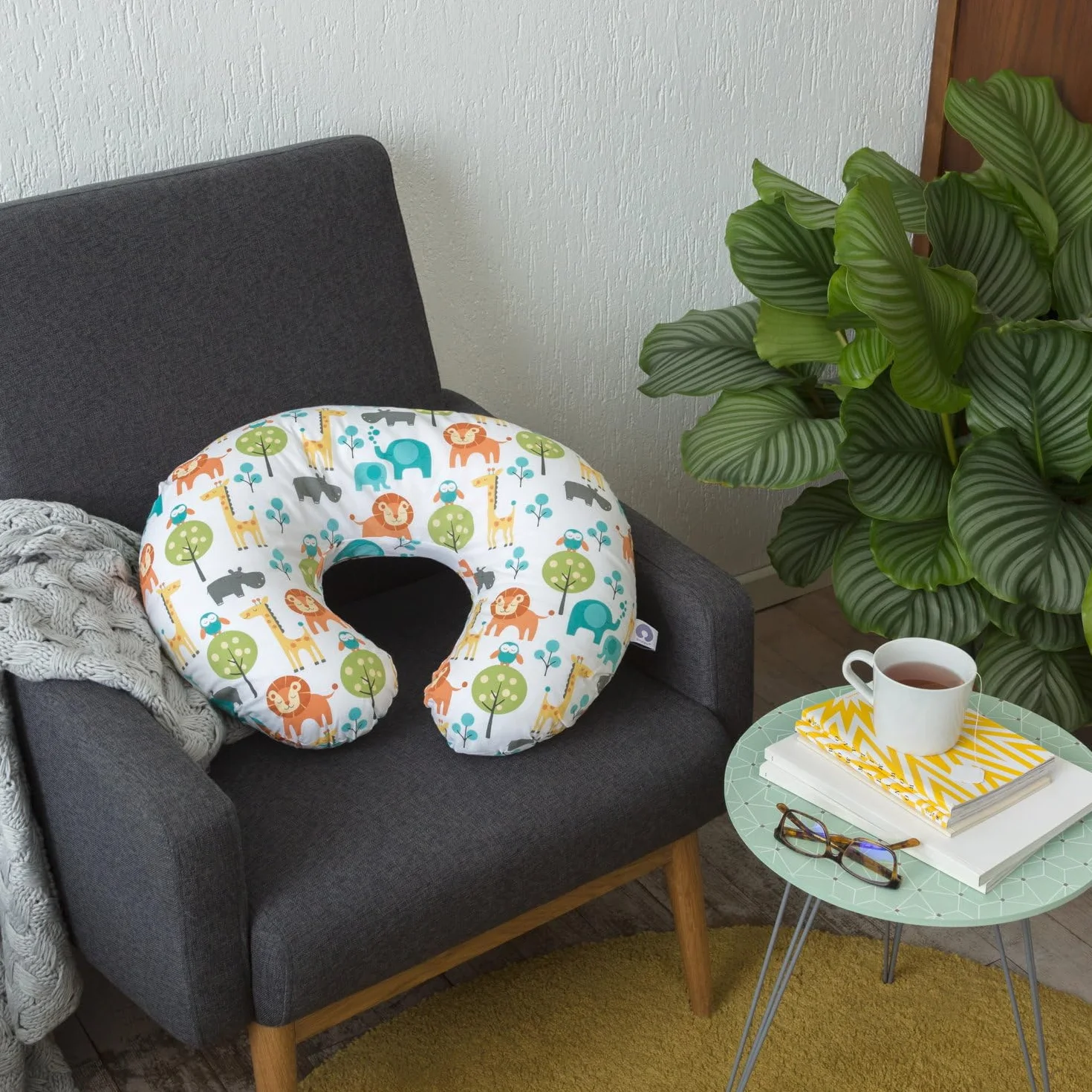 Boppy Original Support Peaceful Jungle pomoc do karmienia piersią, ergonomiczny kształt z wyściółką, komfort dla matki i dziecka podczas karmienia piersią i karmienia butelką, można prać w pralce