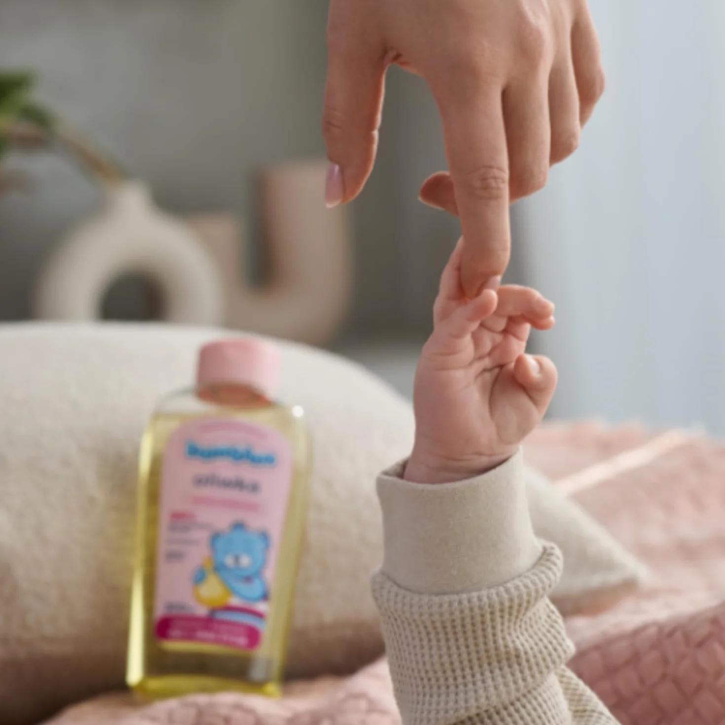 Bambino Hipoalergiczna Oliwka dla Niemowląt 300 ml – Kultowy Produkt Mam od Pokoleń, Nowa Ulepszona Formuła z 99% Naturalnych Olejków i Witaminą E