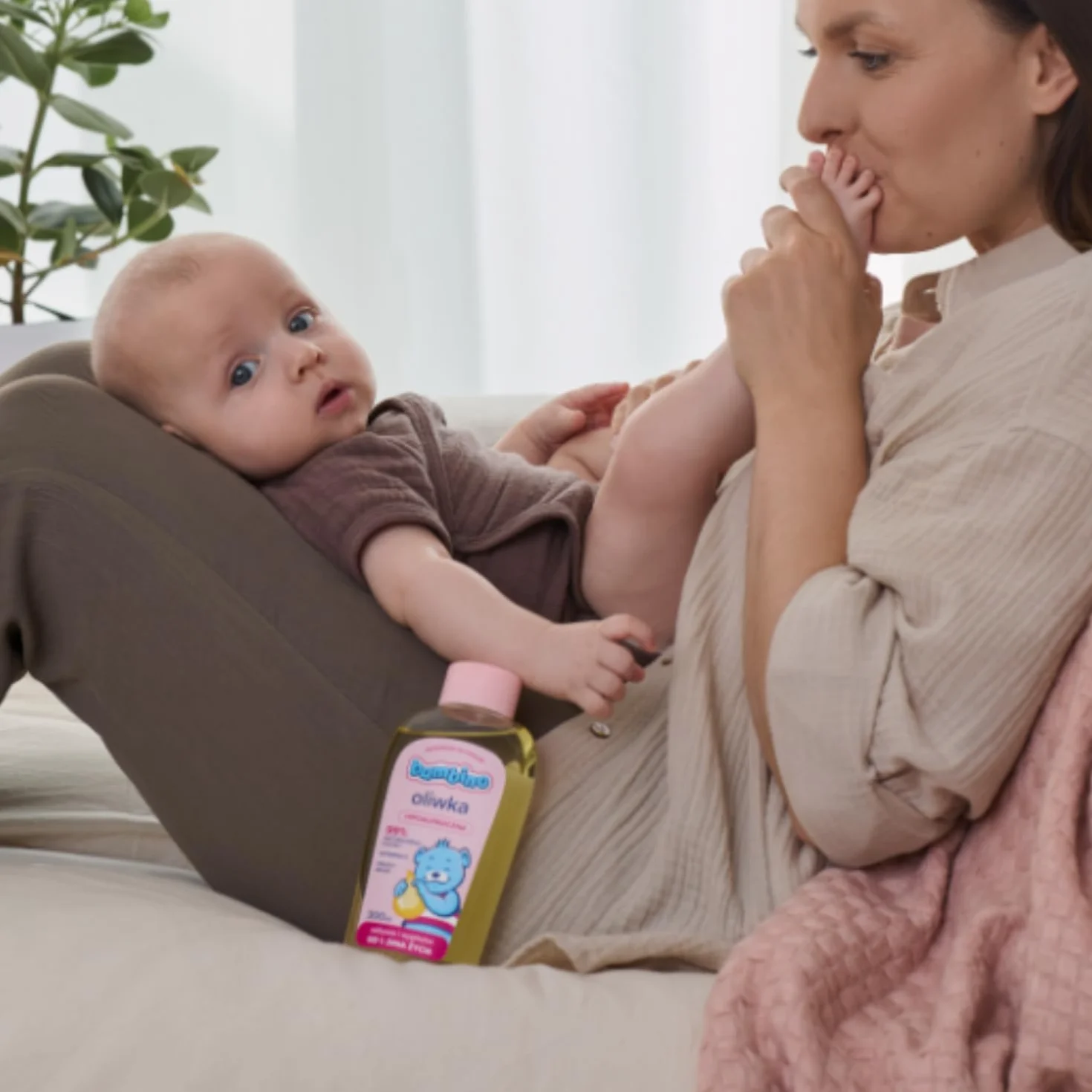 Bambino Hipoalergiczna Oliwka dla Niemowląt 300 ml – Kultowy Produkt Mam od Pokoleń, Nowa Ulepszona Formuła z 99% Naturalnych Olejków i Witaminą E
