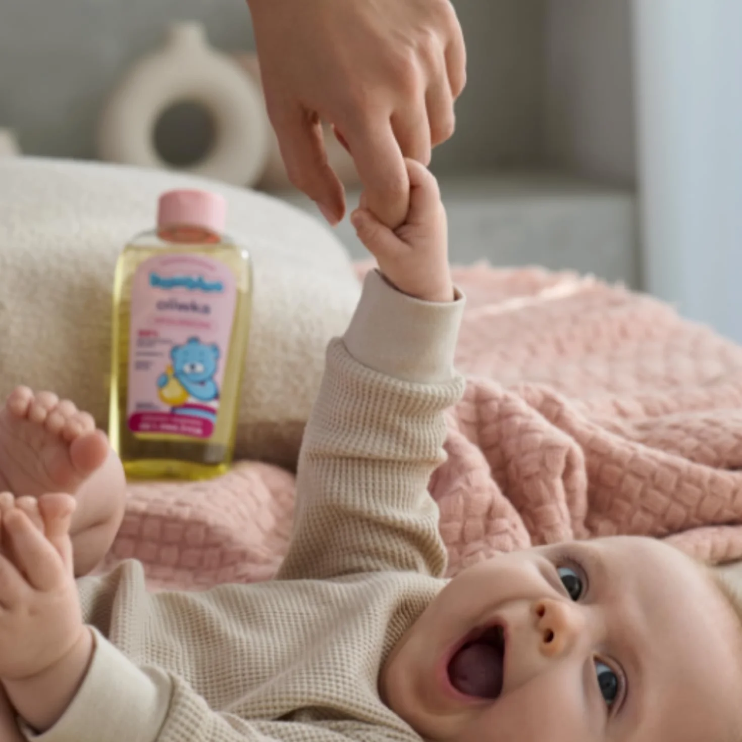 Bambino Hipoalergiczna Oliwka dla Niemowląt 300 ml – Kultowy Produkt Mam od Pokoleń, Nowa Ulepszona Formuła z 99% Naturalnych Olejków i Witaminą E
