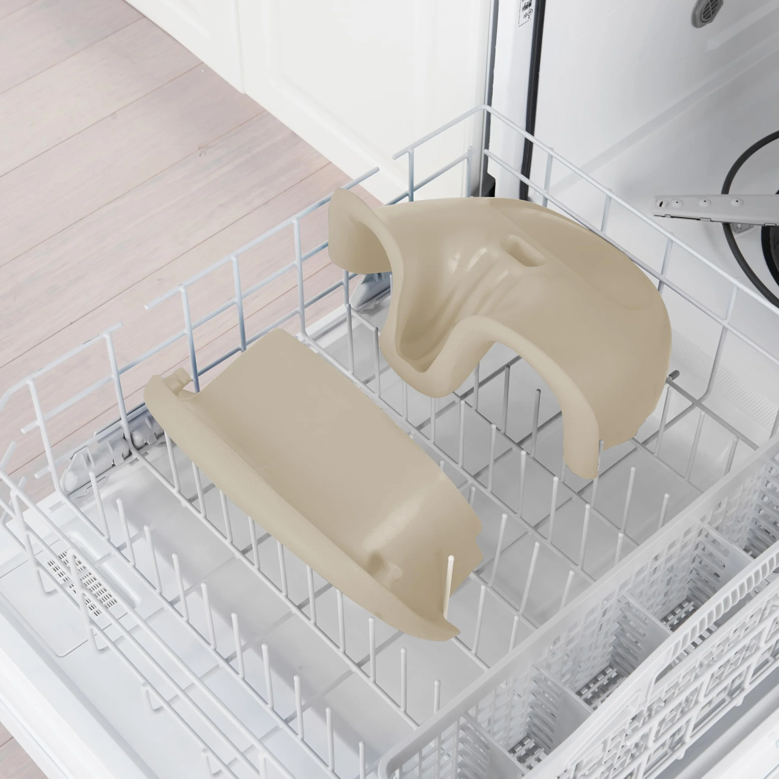 Ingenuity Baby Base 2 w 1 fotelik dziecięcy fotel podwyższający siedzisko do jadalni i karmienia dla małych dzieci ze zdejmowaną tacą