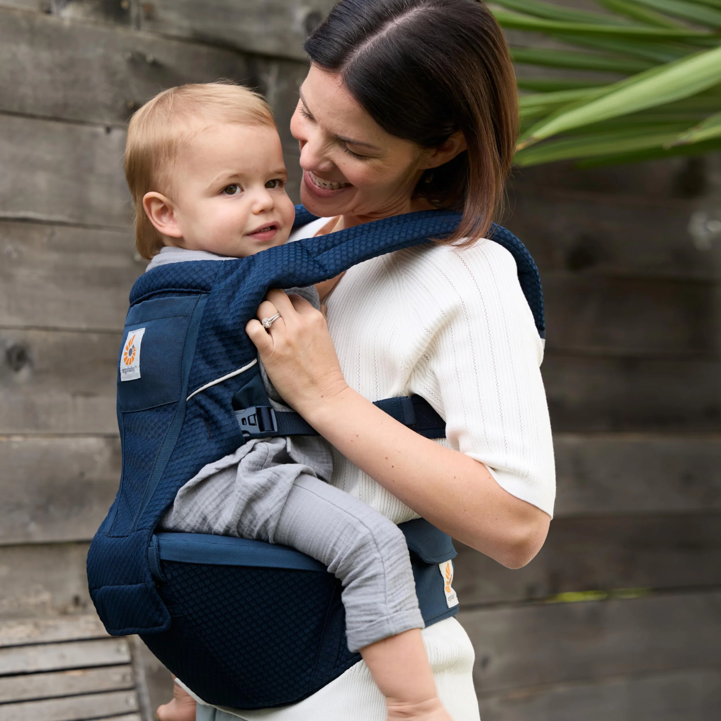 Ergobaby Alta Hip Seat nosidełko dla niemowląt z siedziskiem biodrowym dla niemowląt i małych dzieci od 4 miesięcy (5,5 kg – 20,4 kg), nosidełko biodrowe, z miękką siateczką SoftFlex