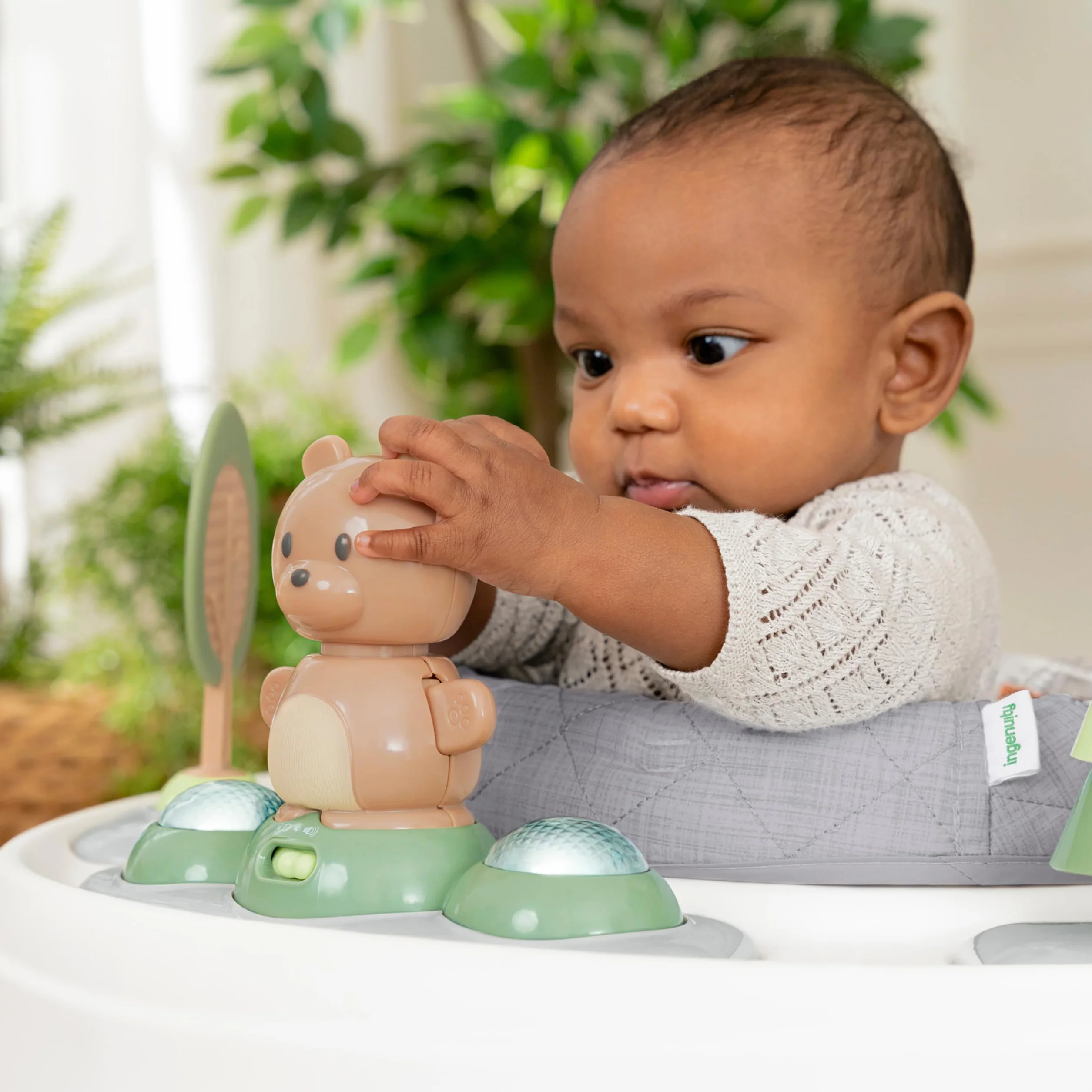 Ingenuity Spring & Sprout centrum aktywności 2 w 1 First Forest stół do gier z poduszką do skoków światła dźwięki 11 aktywności od 6 miesięcy