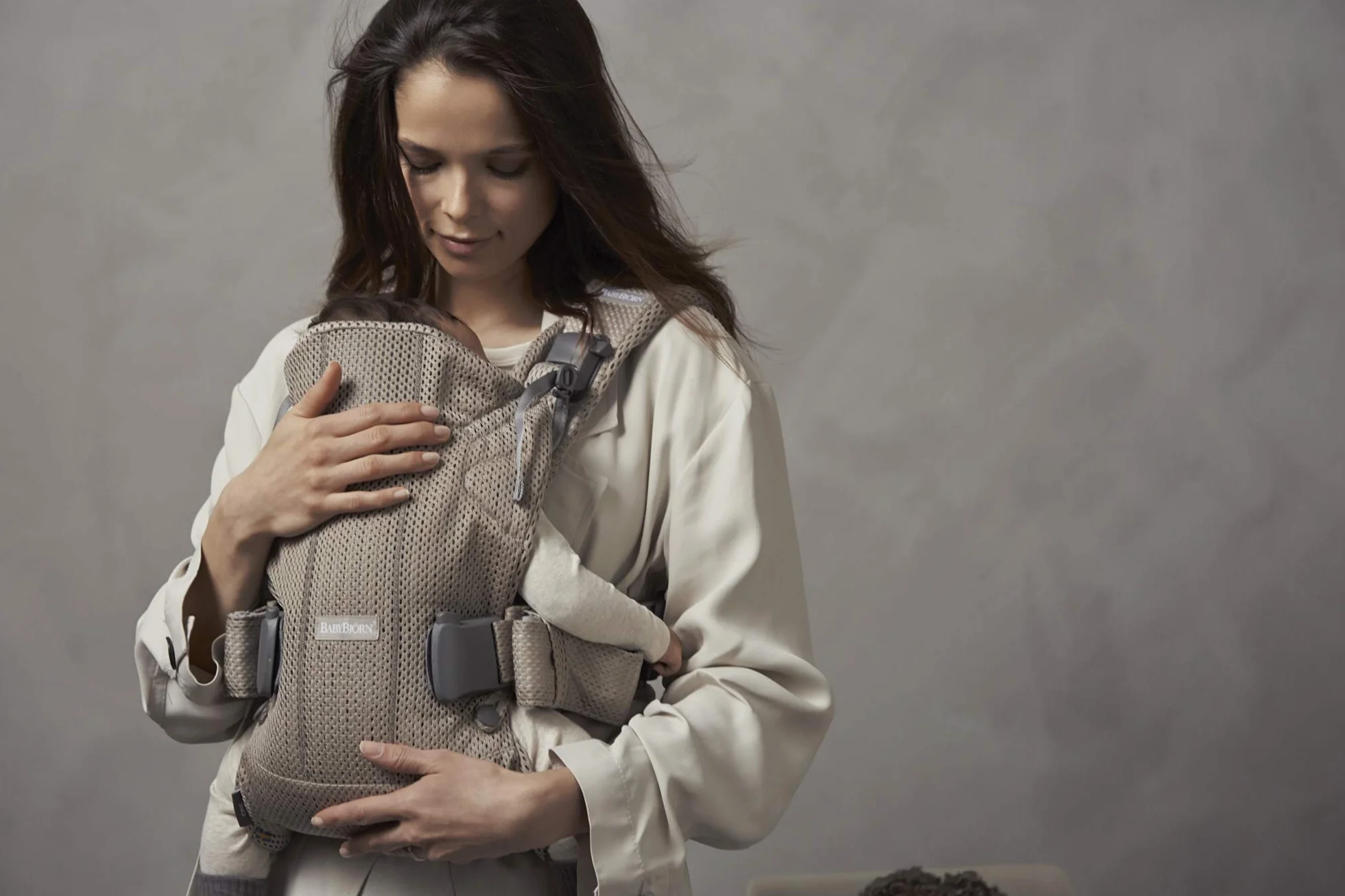 BabyBjörn Nosidełko dla niemowląt One Air, siatka 3D, szaro-beżowe