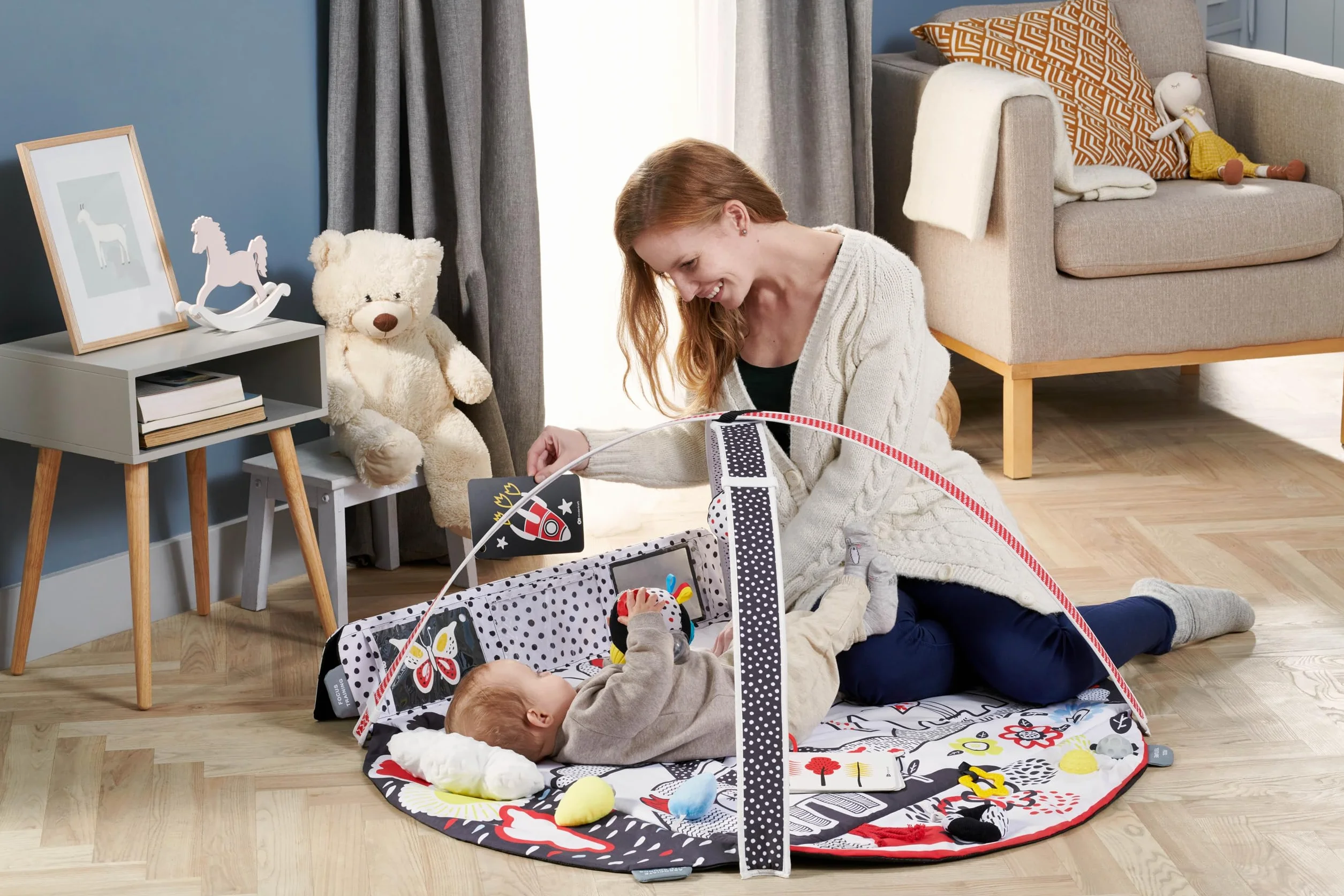 Kinderkraft Mata Sensoryczna 4SMART, Edukacyjna, Kontrastowe kolory, 4 Strefy, Rozwija zmysły, Regulowany pałąk z zabawkami, Piłka, 14 Dwustronnych kart, Wielokolorowy