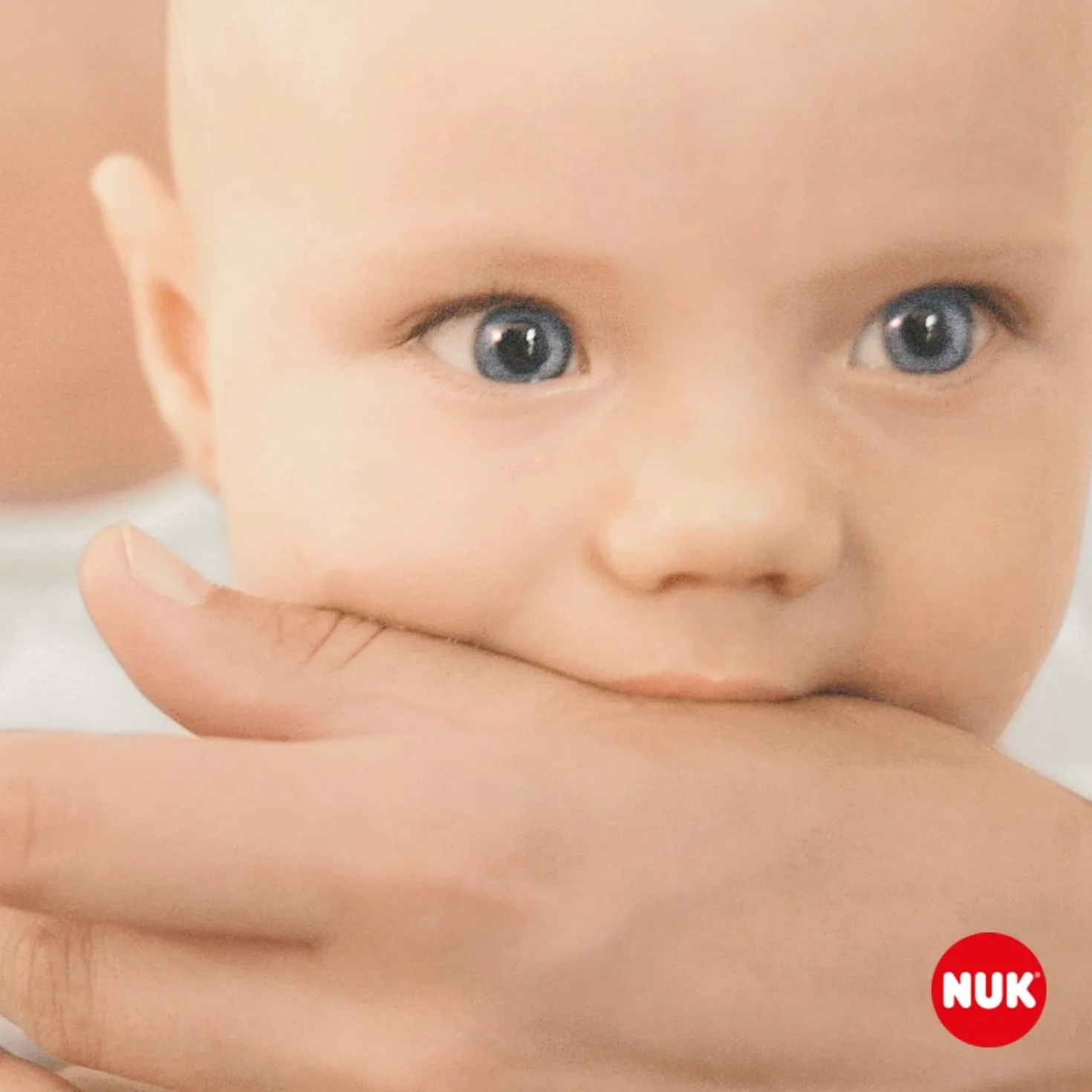 NUK 10256450 Extra Cool pierścień do gryzania z efektem chłodzenia i masażu, od 3. miesiąca życia, 1 sztuka, wielokolorowy