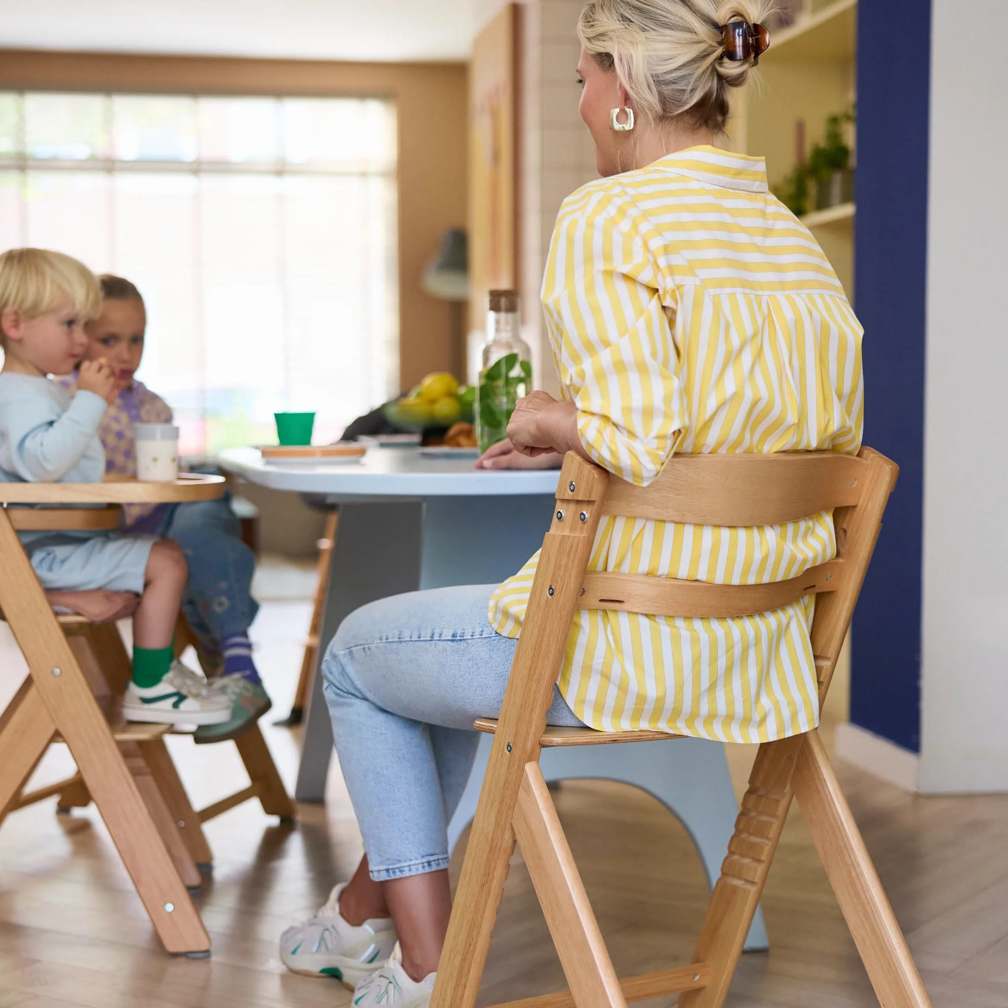 Bebeconfort Timba 2 z Poduszką, Krzesełko Dziecięce Drewniane, 6+ Miesięcy, Do 110 kg, Ergonomiczne Krzesełko do Karmienia, Pasuje do Wielu Stołów, Wyjmowana Taca, Natural Wood + Beige