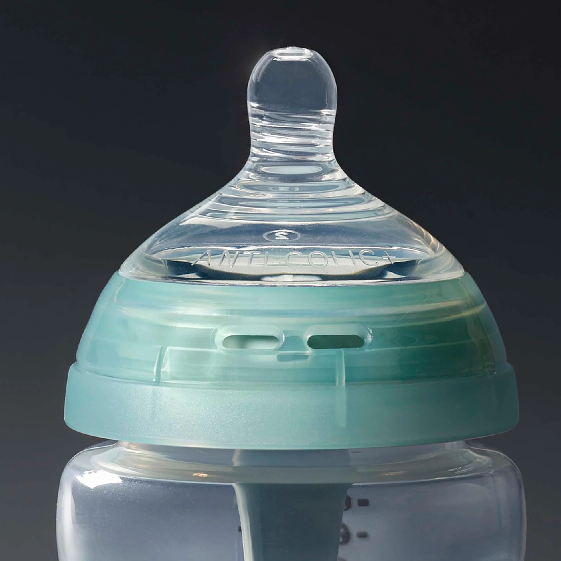 Tommee Tippee Zaawansowany antykoliczny odkurzacz do picia, naturalny kształt, miękki silikon, szybki przepływ mleka, 6+ miesięcy, zestaw 2 szt. (kolor i wzór mogą się różnić)
