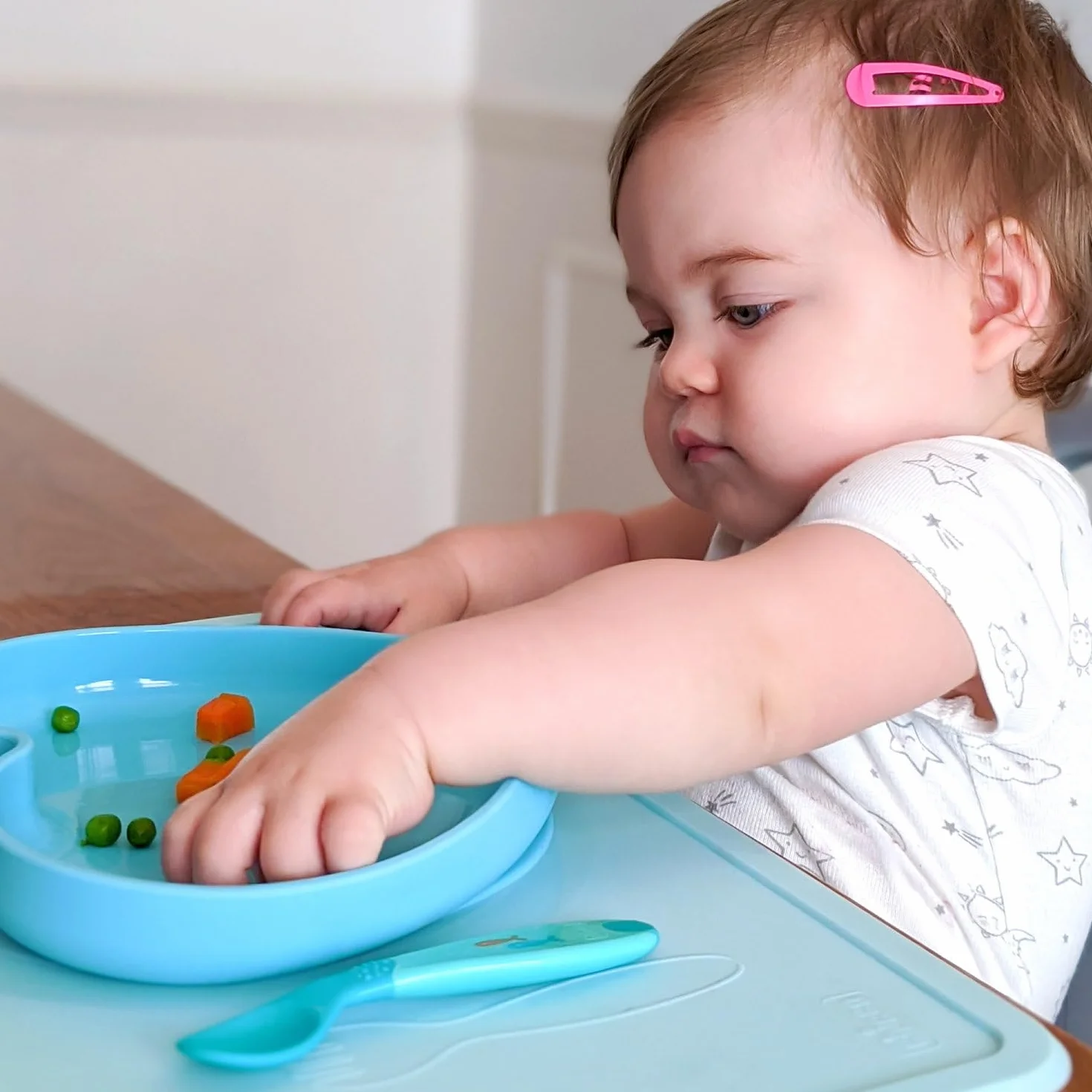 Chicco Pierwsza Łyżeczka do Nauki Samodzielnego Jedzenia, Zakrzywiona i Ergonomiczna, Dla Dzieci od 8m+, jasno niebieska