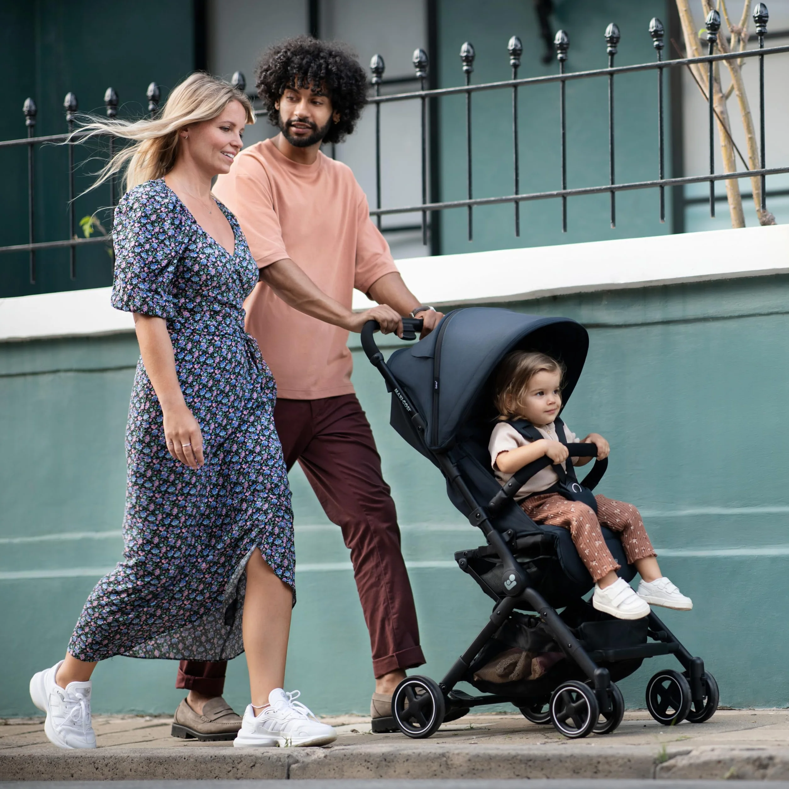Maxi-Cosi Lara2 Wózek dziecięcy, 0–4 lata, 0–22 kg, Wózek spacerowy, Lekki wózek, 3 pozycje, Pozycja płaska, Automatyczne składanie, Pasek na ramię, Essential Graphite