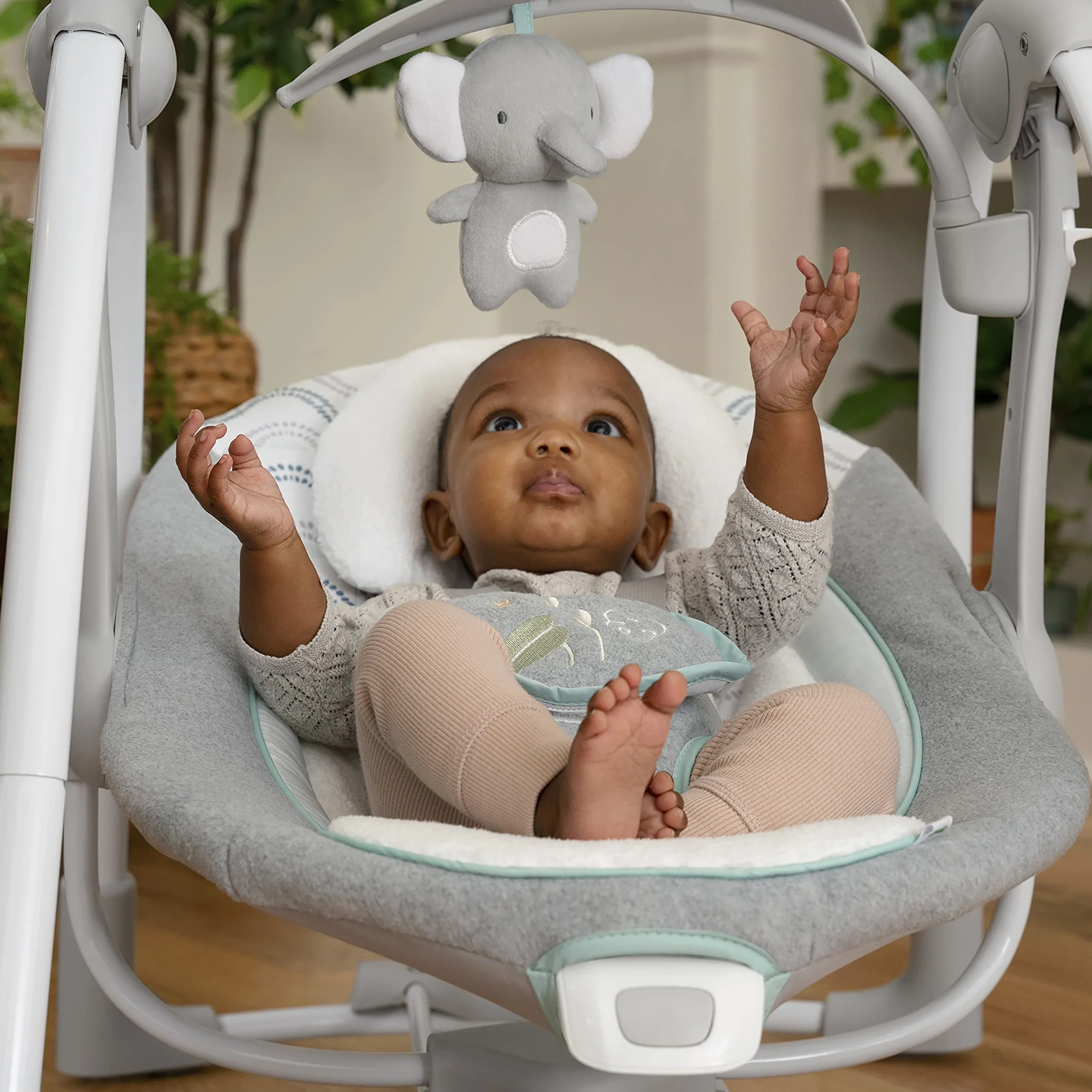 Ingenuity Huśtawka dziecięca 2 w 1 elektryczna przenośna wibracje odgłosy natury 0-9 miesięcy 9 kg