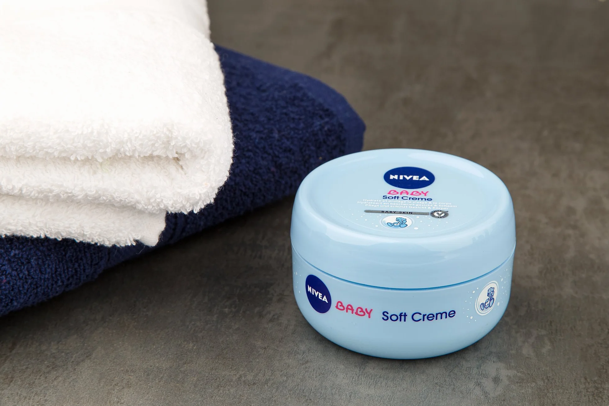 NIVEA BABY Soft Care krem nawilżający Para Bebés z caléndula que nutre y protege podczas 24 godzin, 200 ml
