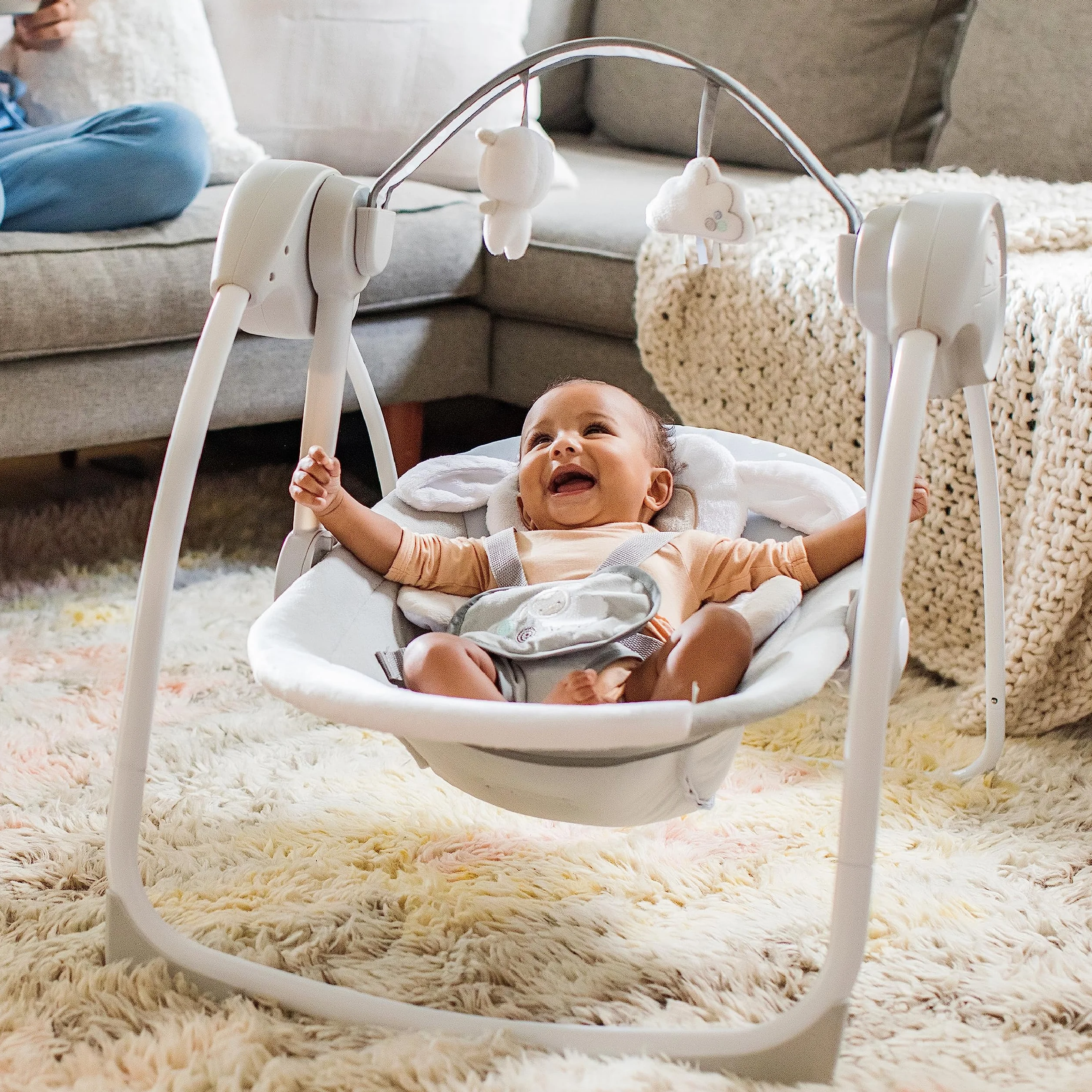 Ingenuity Przenośna huśtawka dla niemowląt Cuddle lamp z melodiami