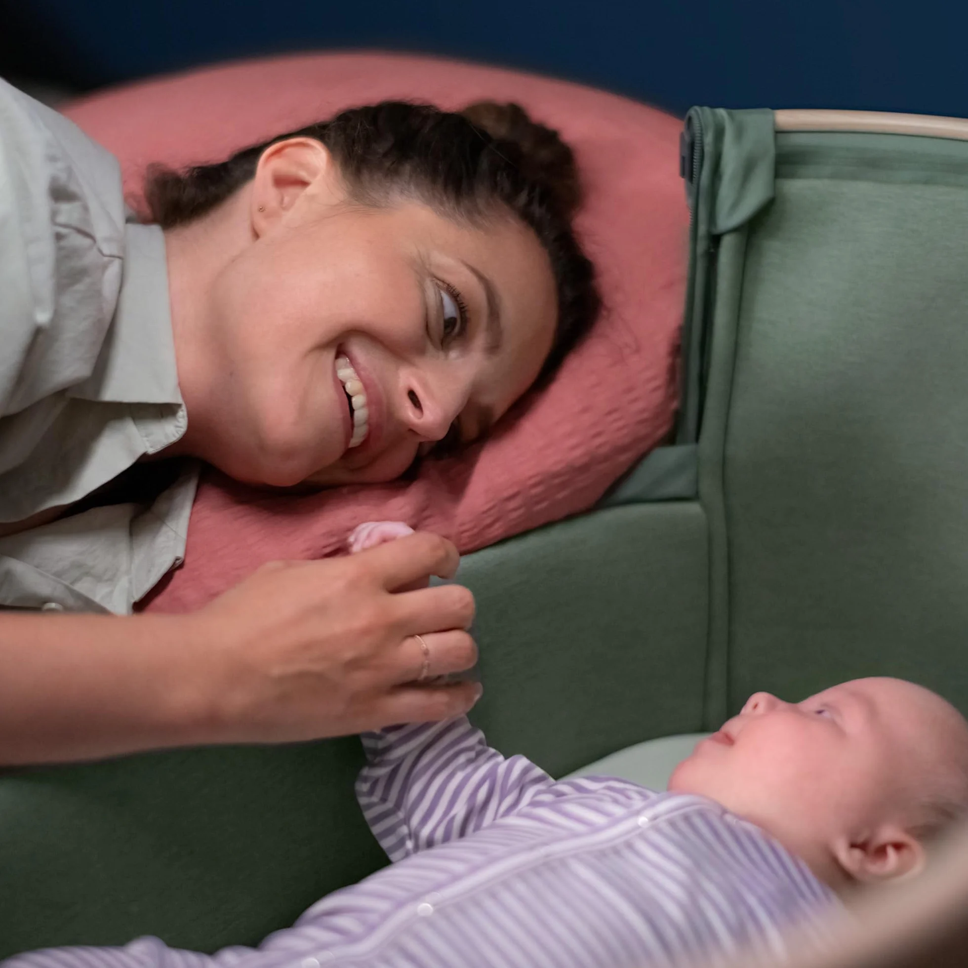 Maxi-Cosi Iora Łóżeczko Przystawka Co-sleeper 0-6 mies. 9 kg 4 Pozycje Odchylenia 5 Wysokości