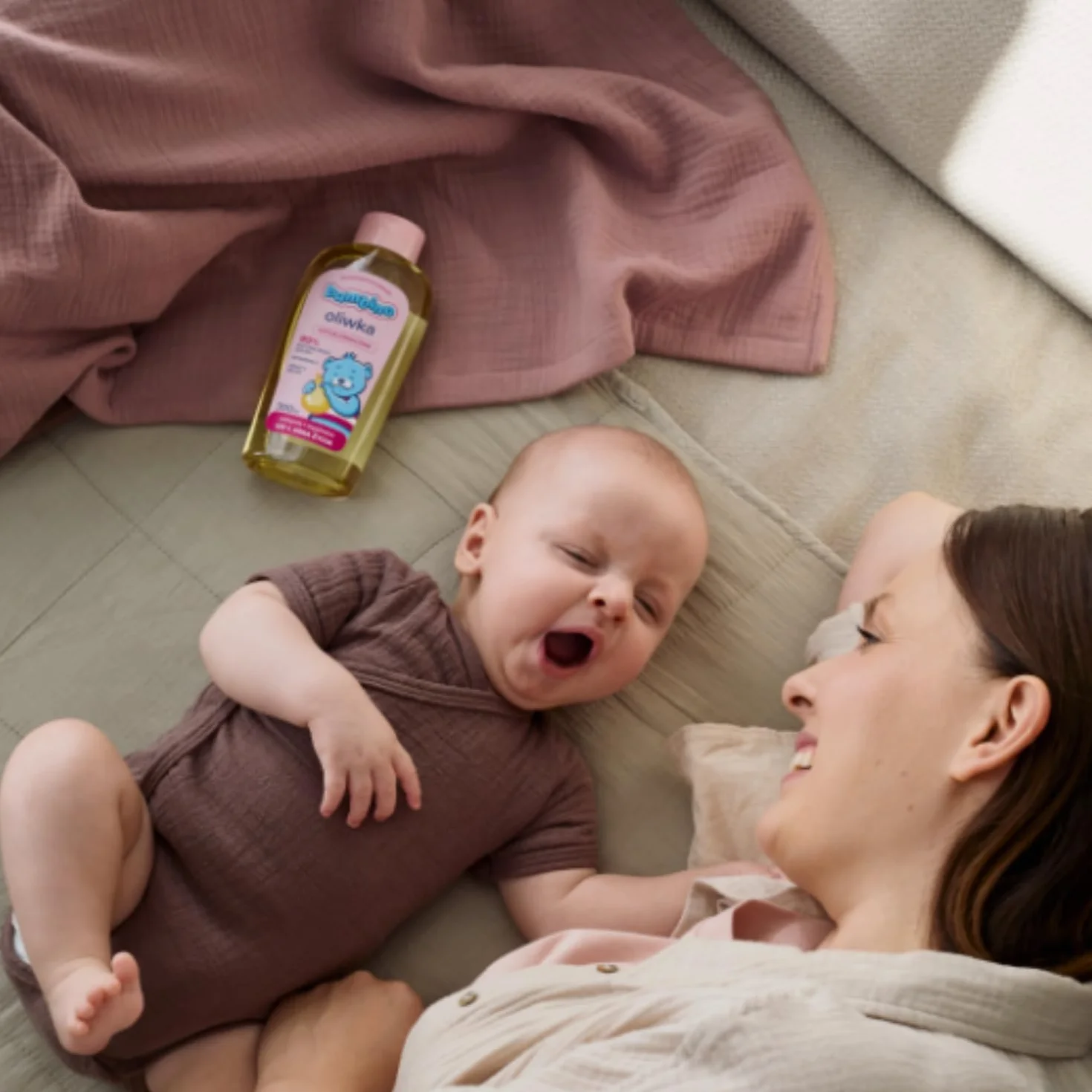 Bambino Hipoalergiczna Oliwka dla Niemowląt 300 ml – Kultowy Produkt Mam od Pokoleń, Nowa Ulepszona Formuła z 99% Naturalnych Olejków i Witaminą E