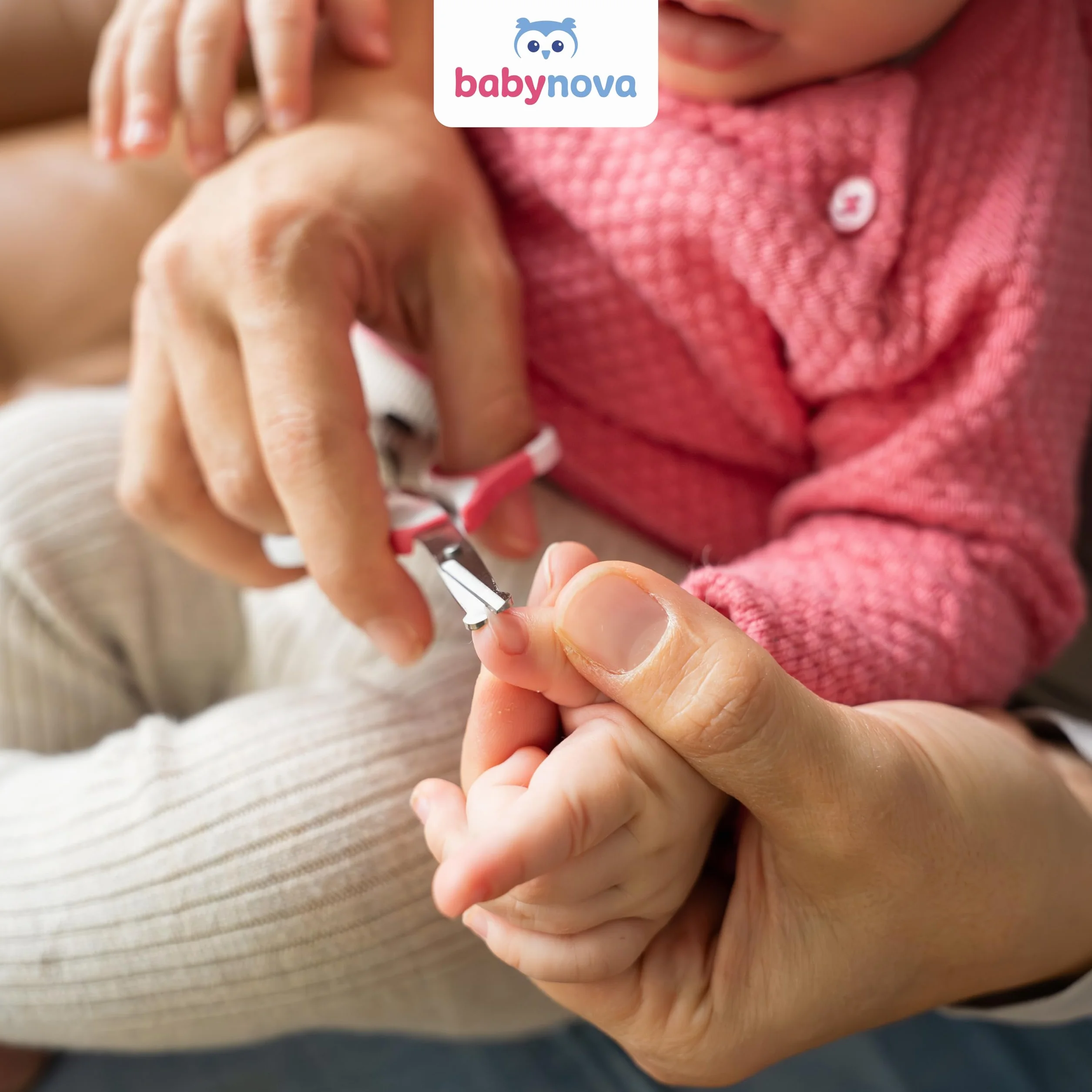 babynova Nożyczki dla Niemowląt z Osłonką Ochronną – Nożyczki do Paznokci ze Stali Nierdzewnej z Zaokrąglonymi Końcówkami dla Bezpiecznego Obcinania Paznokci u Dzieci – Bez BPA – Różowy
