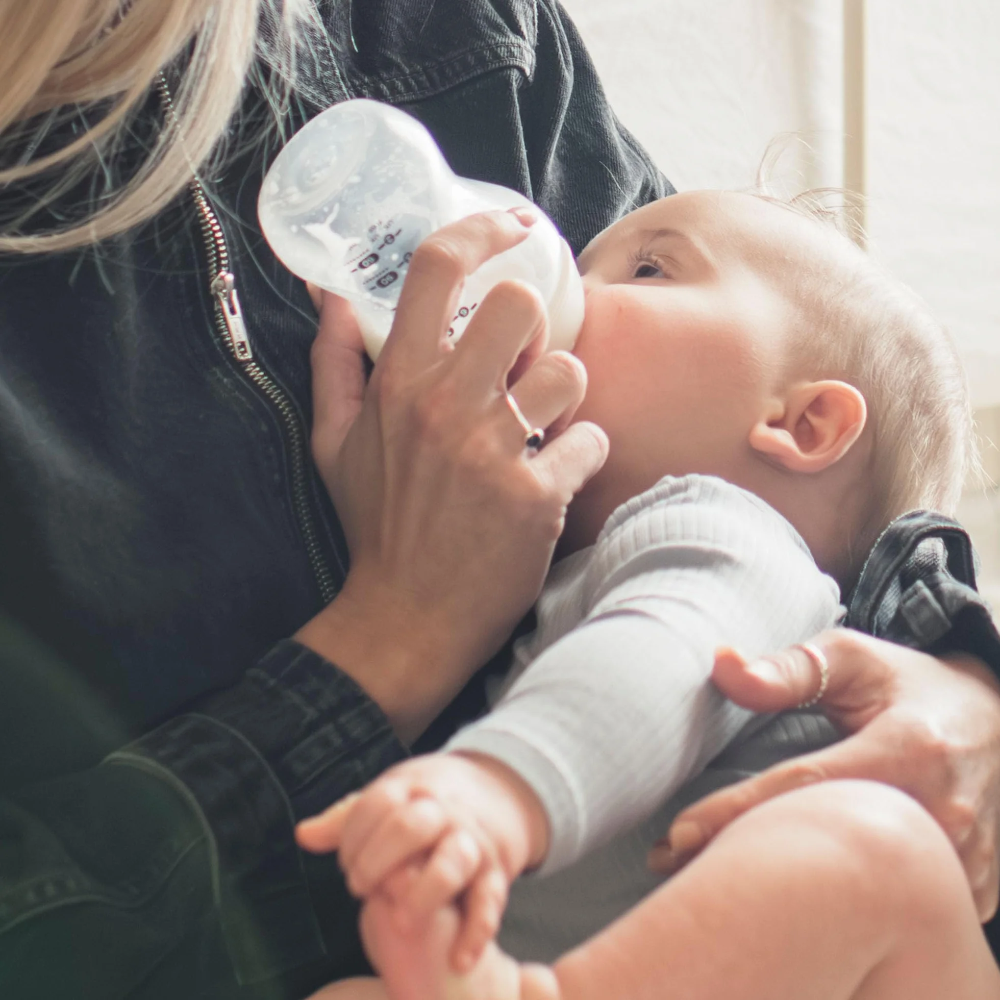 Tommee Tippee Butelka dla niemowląt, naturalna butelka antykolkowa, 340 ml, smoczek imitujący kształt piersi dla naturalnego trzymania ust, zestaw 2 szt