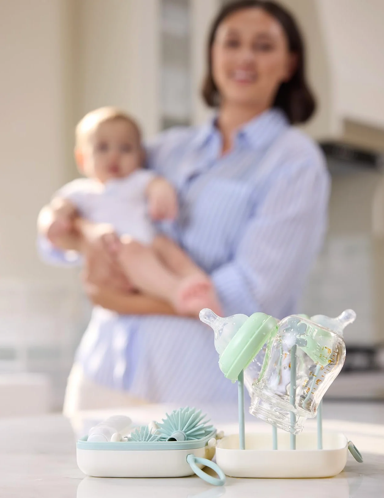 Momcozy Zestaw szczotek do butelek dla niemowląt z silikonową szczotką, stojakiem do suszenia