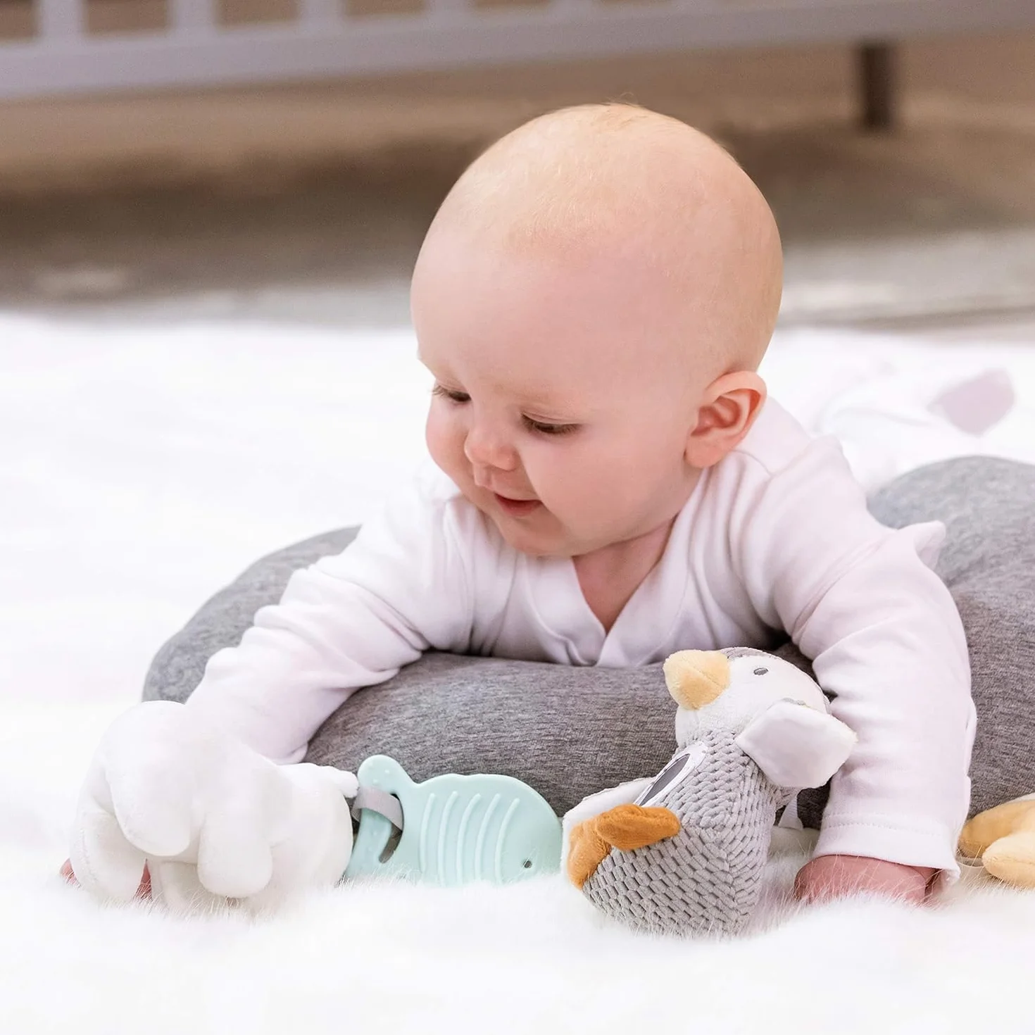 Nuby Petit Pinguin Tummy Time - interaktywna poduszka dla niemowląt, szara, odpowiednia od urodzenia