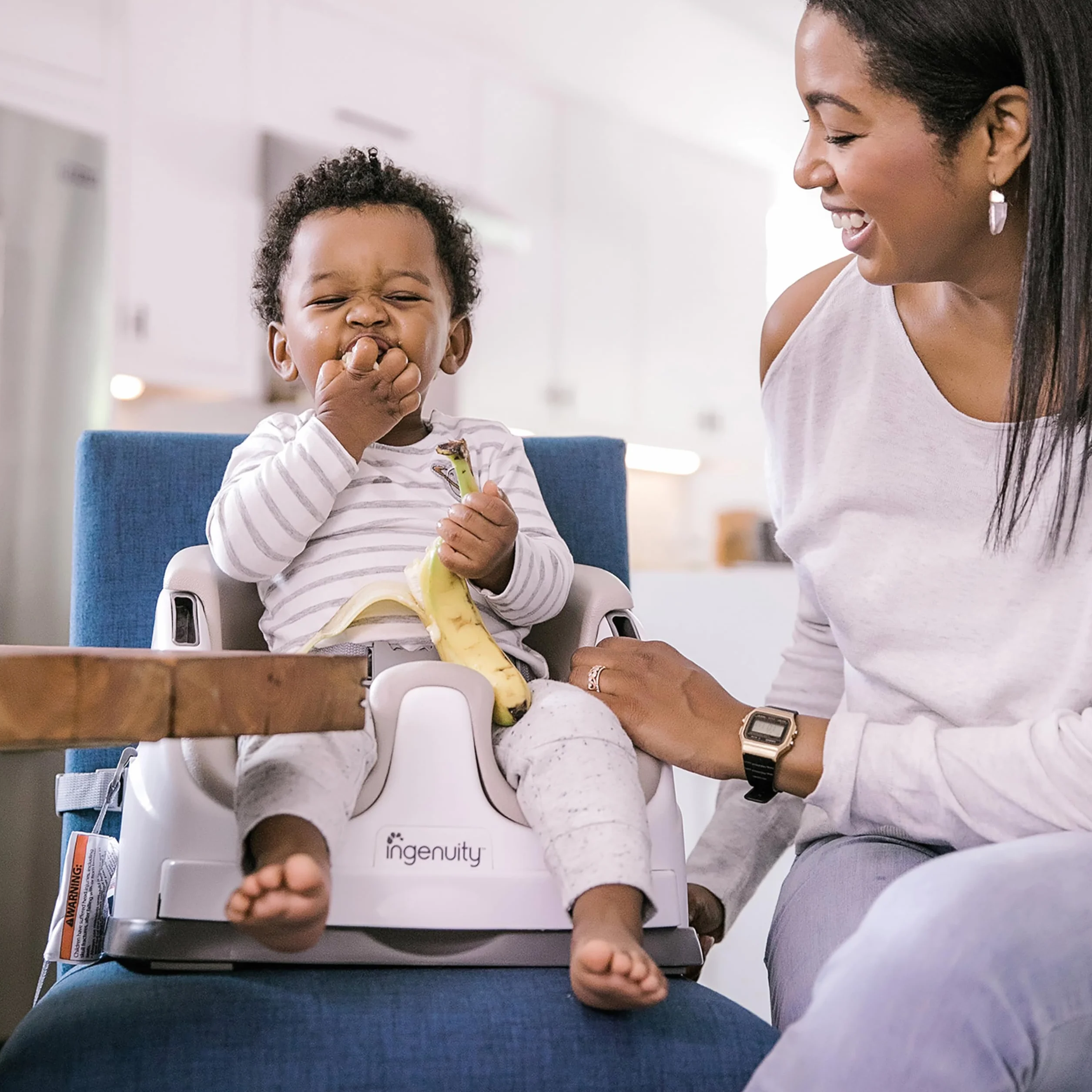 Ingenuity Baby Base 2 w 1 fotelik dziecięcy fotel podwyższający siedzisko do jadalni i karmienia dla małych dzieci ze zdejmowaną tacą