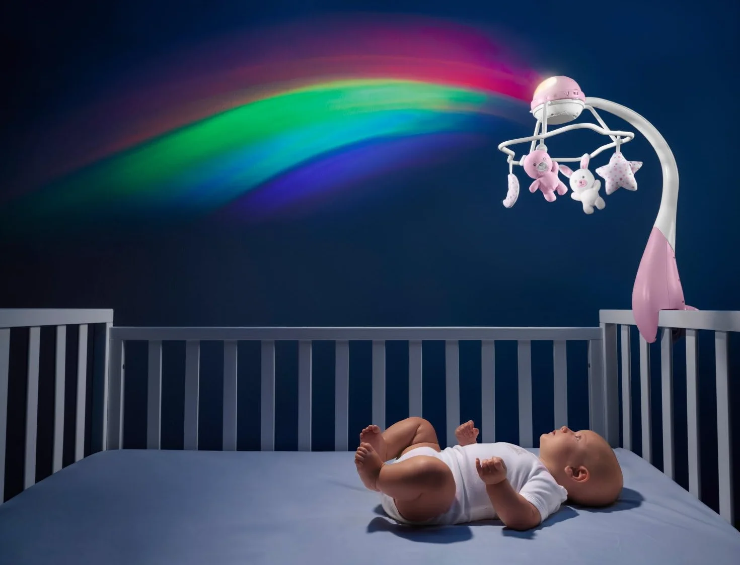 Karuzela Muzyczna First Dreams Rainbow, Ewolucyjna Karuzela dla Noworodków 3 w 1 z Relaksującymi Melodiami i Projekcją Tęczy, z 4 Miękkimi Zawieszkami, Kompatybilna z Kołyskami Next2Me, 0M+, Różowa