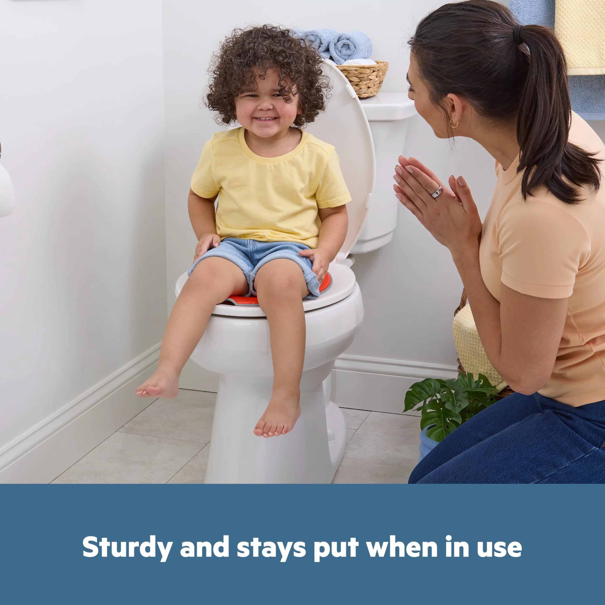 Bright Starts Disney Baby Cars Lightning McQueen Flip & Sit Potty, bezpiecznie mocuje się do toalety, oszczędzająca miejsce konstrukcja pasuje do większości toalet, łatwa do czyszczenia