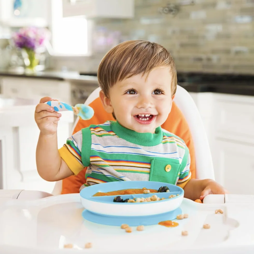 Munchkin Stay Put Divided Plates | Zestaw podzielonych talerzy dla niemowląt z przegrodami | Płyta do ssania 6+m | Bez BPA | 2 sztuki | Niebieski