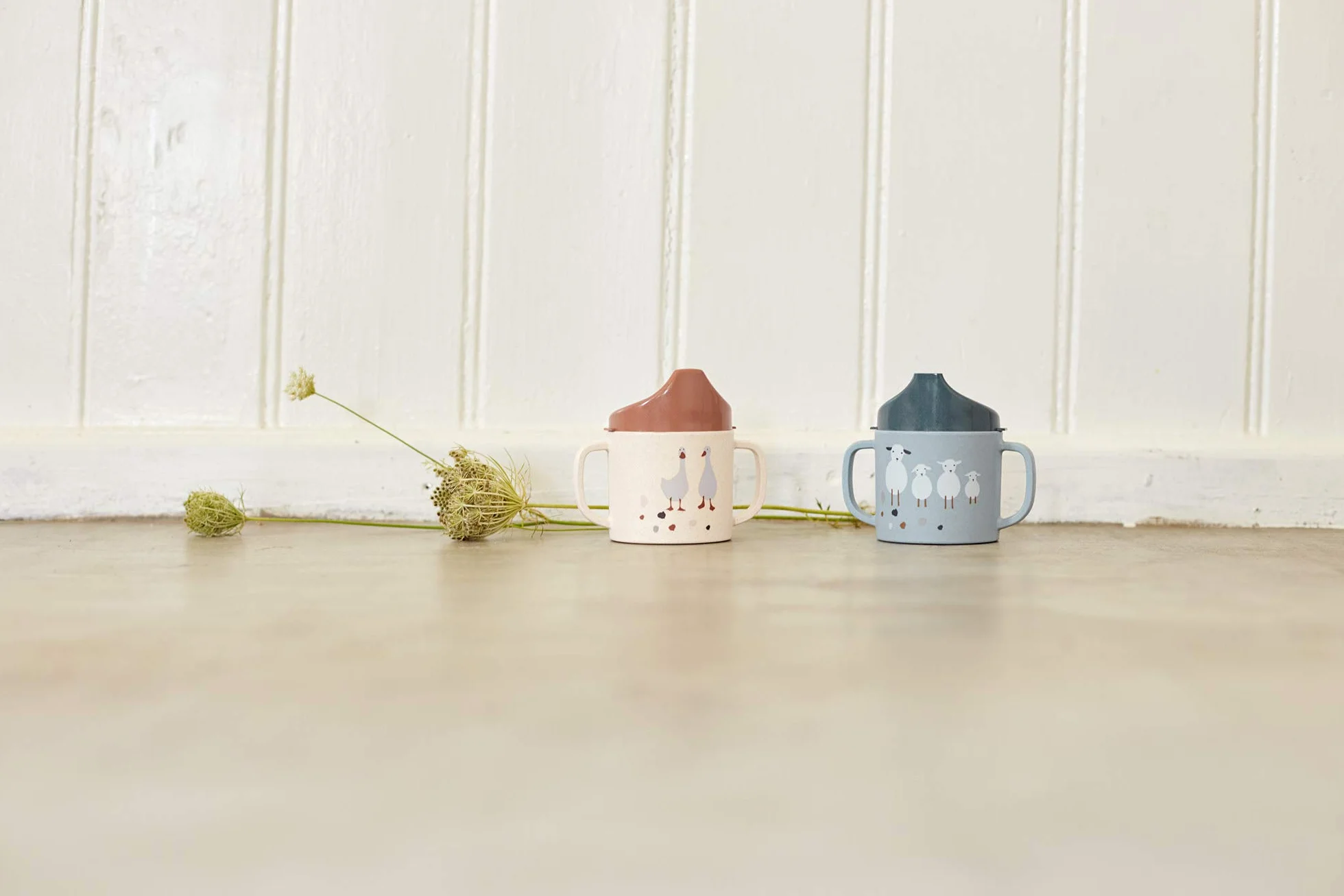 LÄSSIG Kubek do nauki picia dla dzieci z uchem i zdejmowaną pokrywką 150 ml/Sippy Cup Tiny Farmer Sheep/Goose Blue