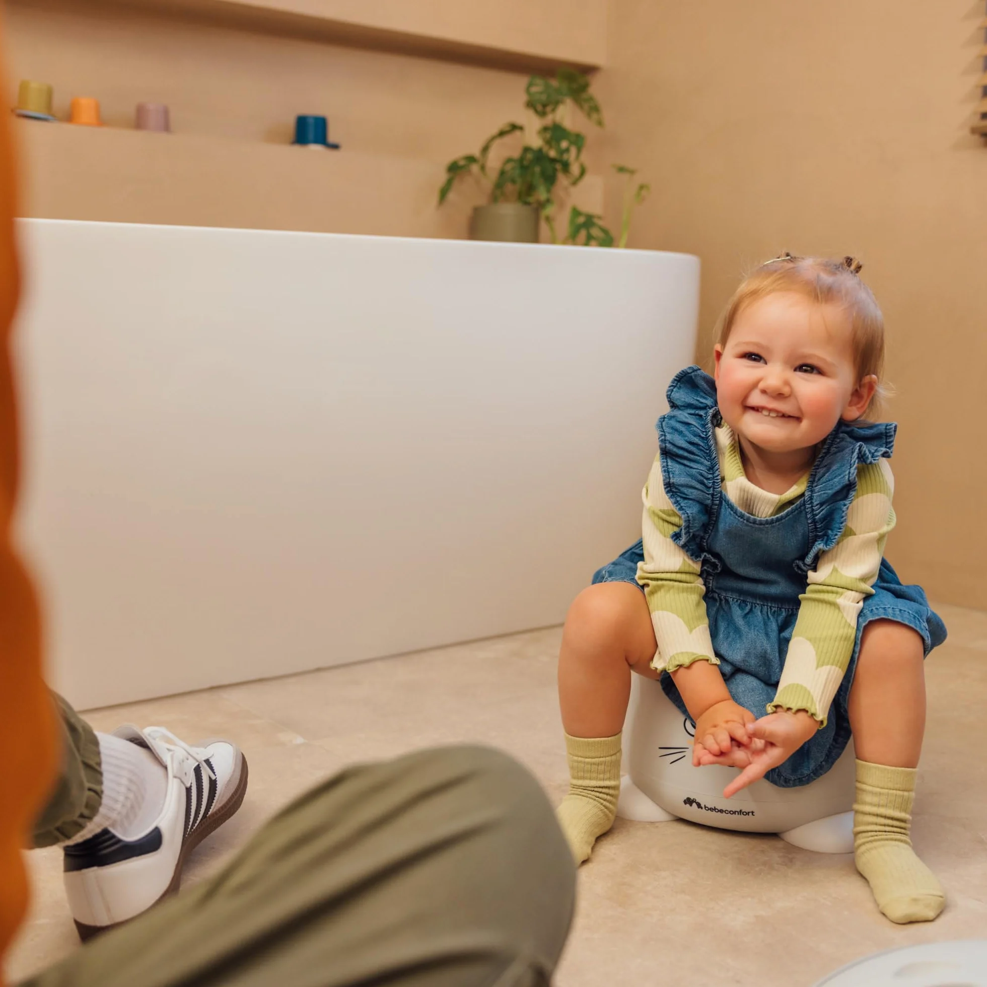Bebeconfort Nocnik dla Dziecka, Nocnik Treningowy, 12-36 Miesięcy (Maks. 20 kg), Urocze Wzory ze Zwierzętami, Ergonomiczny i Kompaktowy, Łatwe Czyszczenie, Higieniczna Osłona, Antypoślizgowy, Żółw