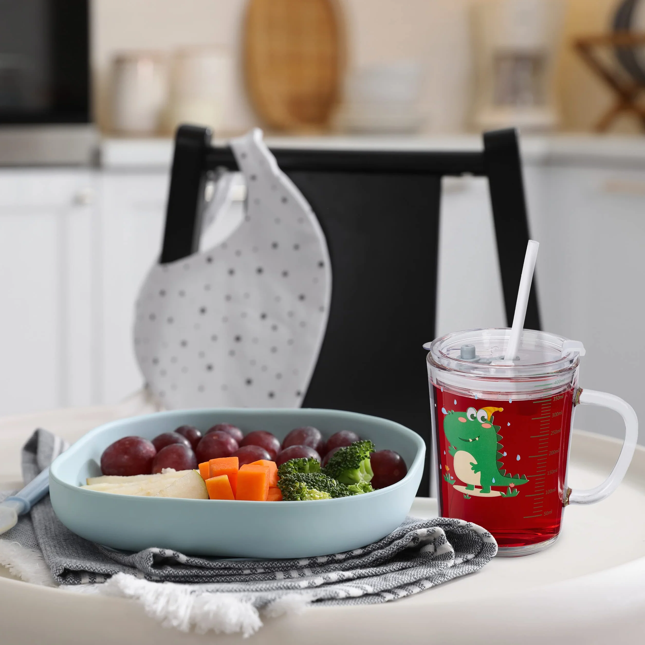Relaxdays Zestaw 2 szklanek dla dzieci motyw dinozaura 400 ml przezroczyste z uchwytem pokrywką słomką