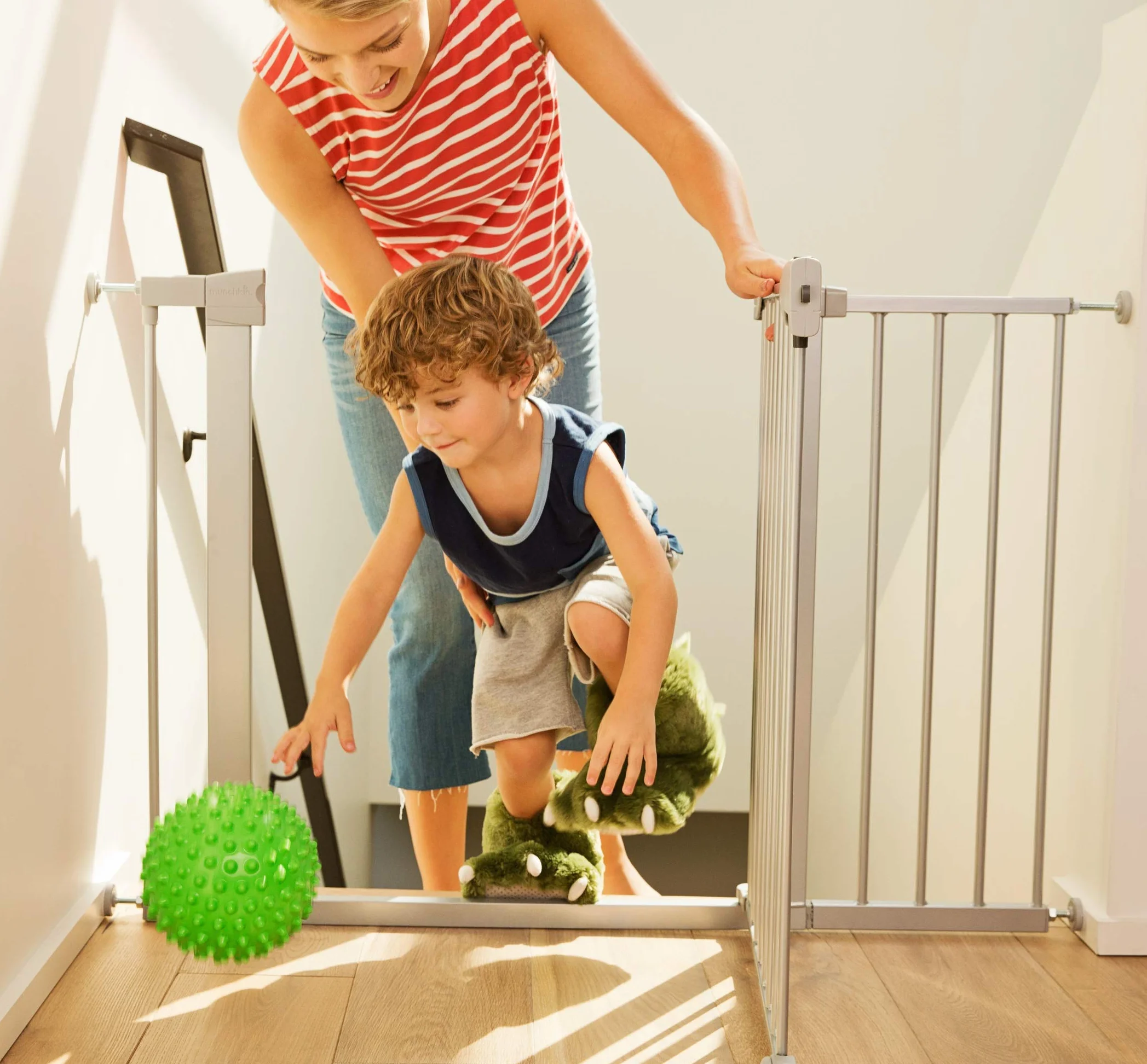 Lindam by Munchkin Pressure Fit Universal Gate Extension 7 cm White