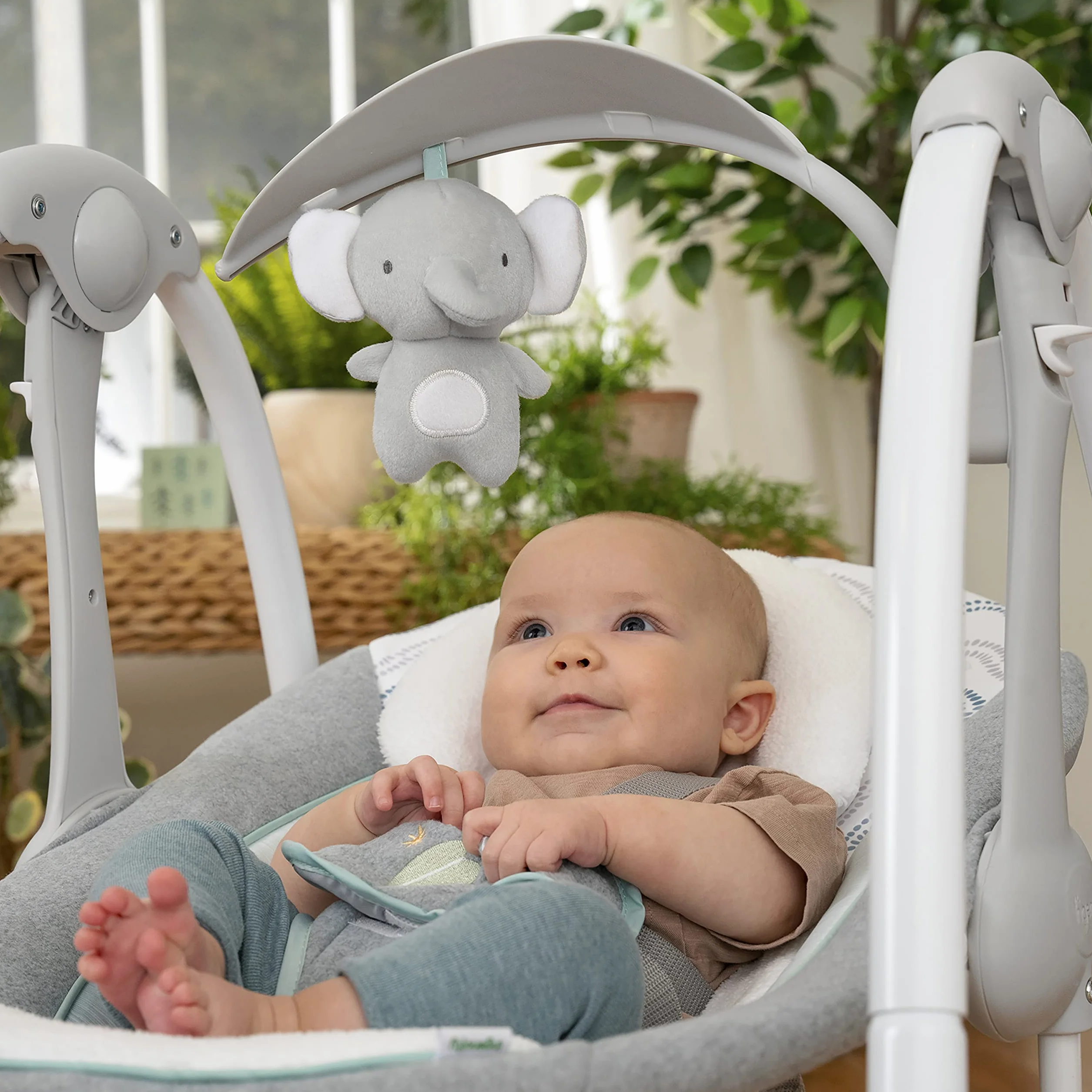 Ingenuity Huśtawka dziecięca 2 w 1 elektryczna przenośna wibracje odgłosy natury 0-9 miesięcy 9 kg
