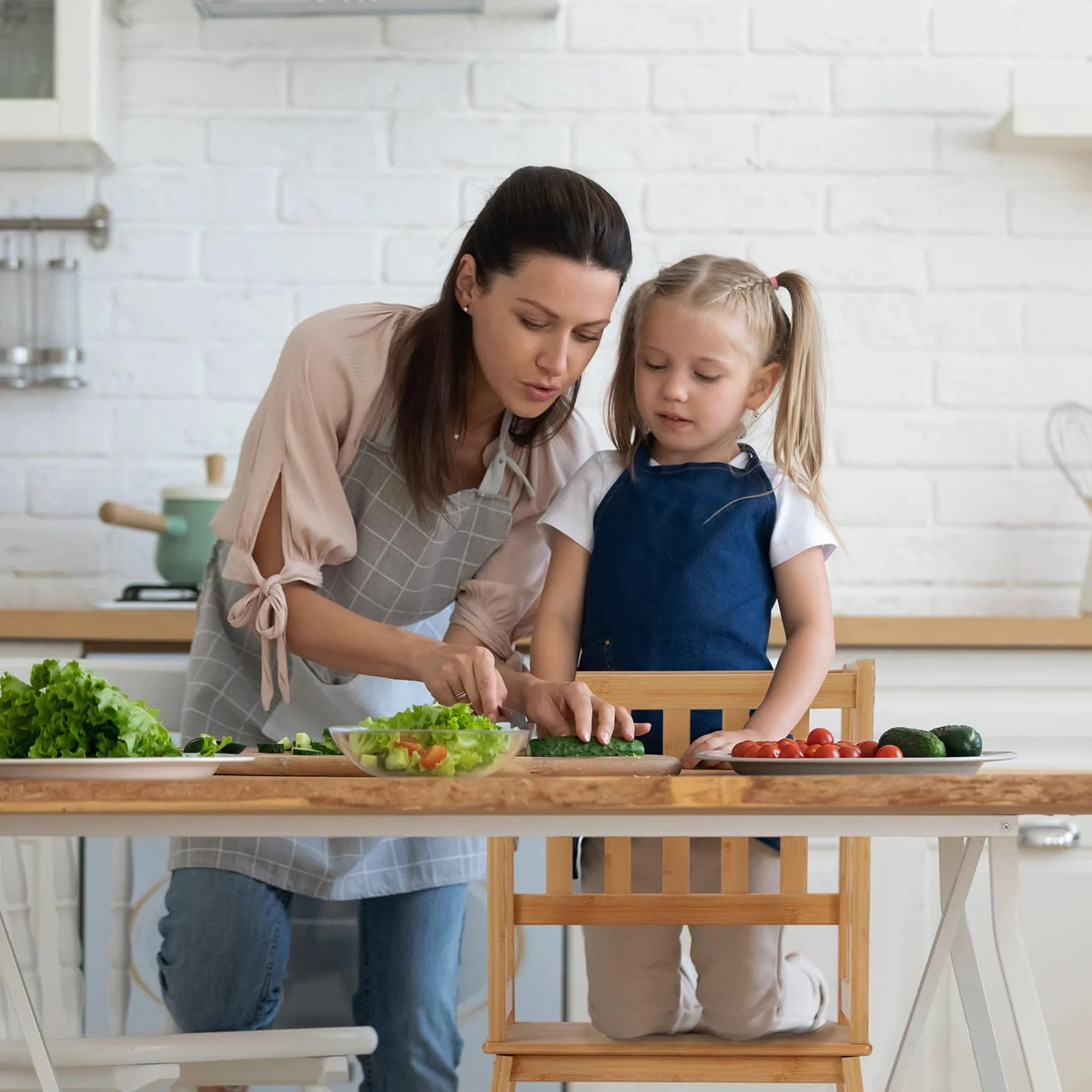 COSYLAND Wieża edukacyjna dla dzieci, naturalny bambus, stylowa ochrona przed przewróceniem, najwyższe bezpieczeństwo, wieża do nauki Montessori od 1 roku do kuchni i łazienki - Jasny Bambusowy