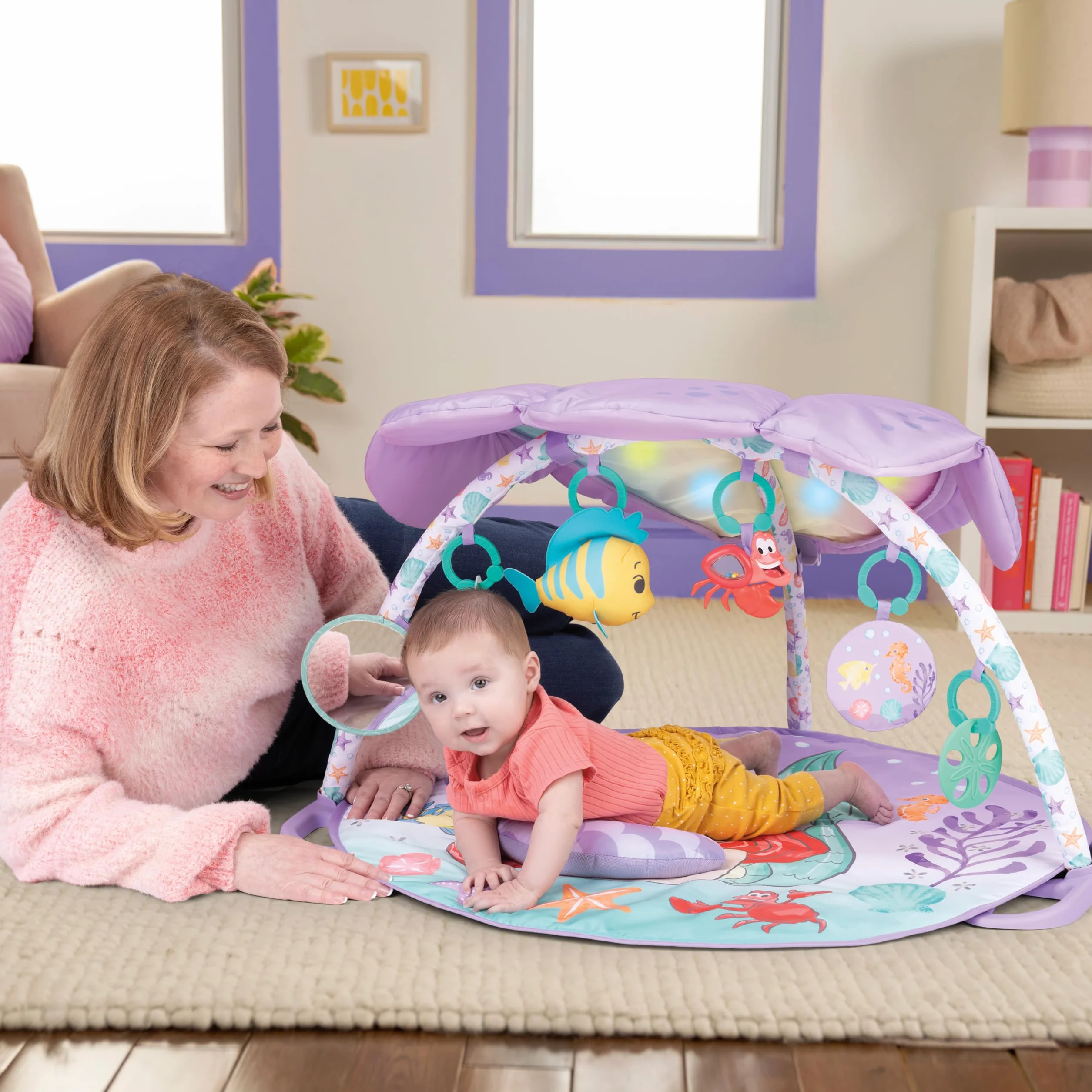 Bright Starts, Disney Baby, Mała Syrenka Twinkle Trove Light-Up Musical Baby Activity Gym, ponad 25 min melodii, 6 zabawek, wiek noworodek +, fioletowy